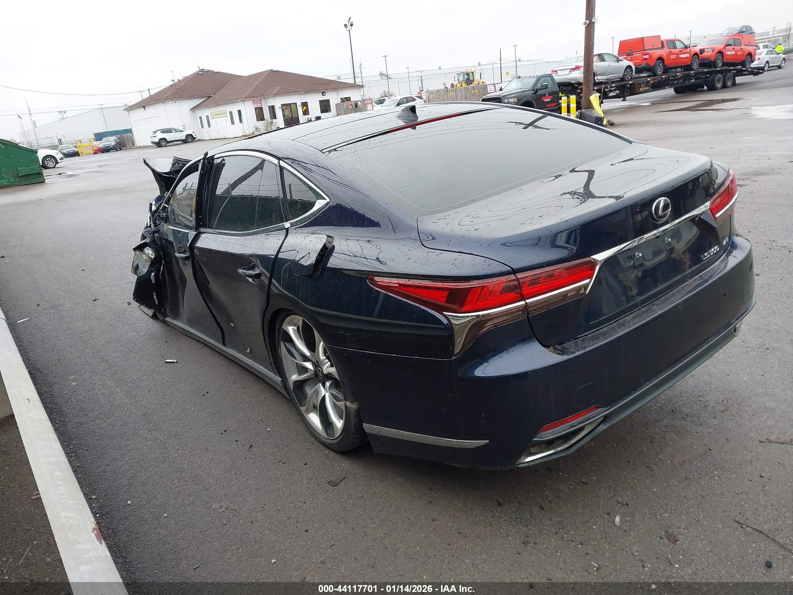 LEXUS LS image 3
