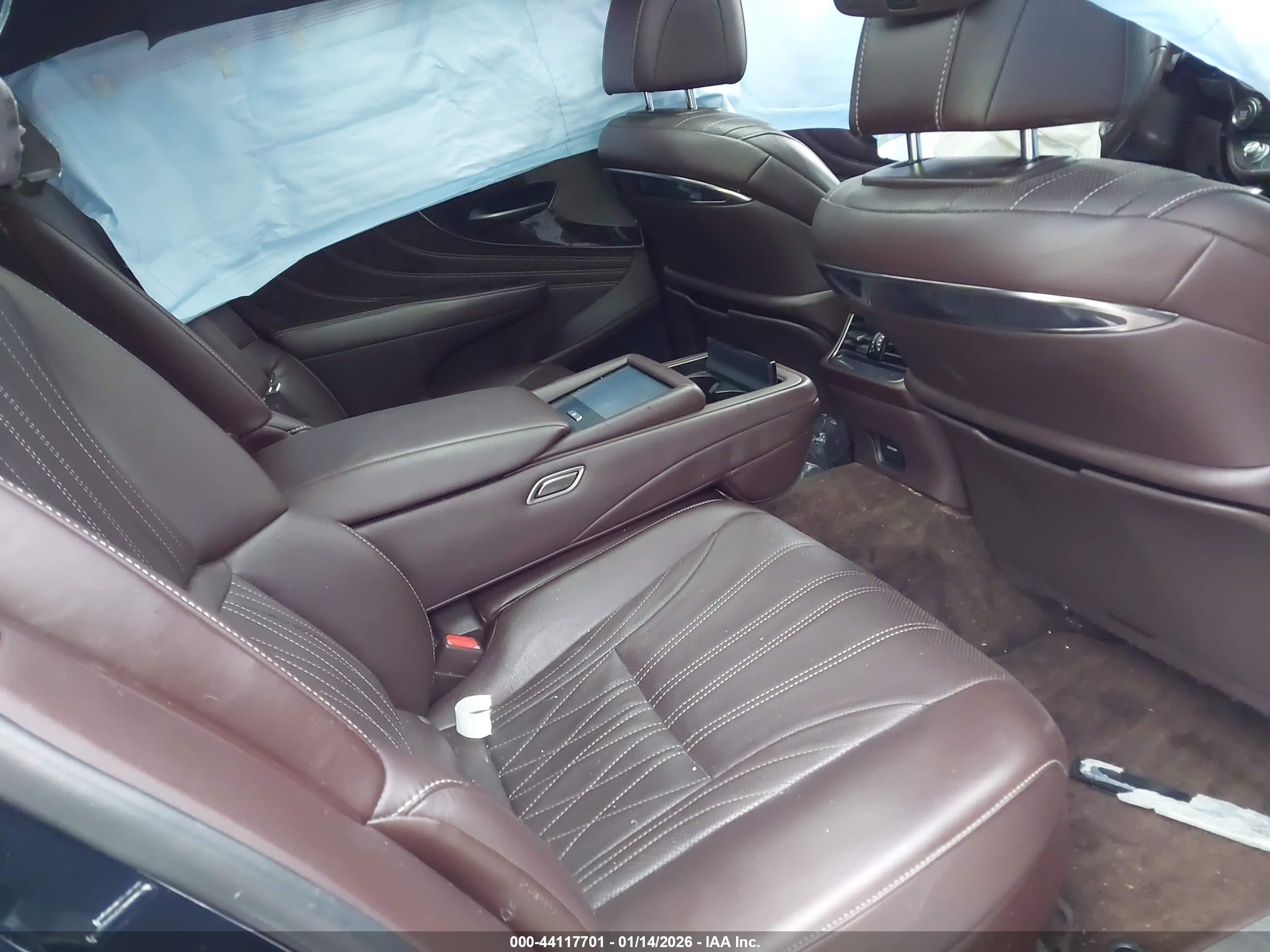 LEXUS LS image 8