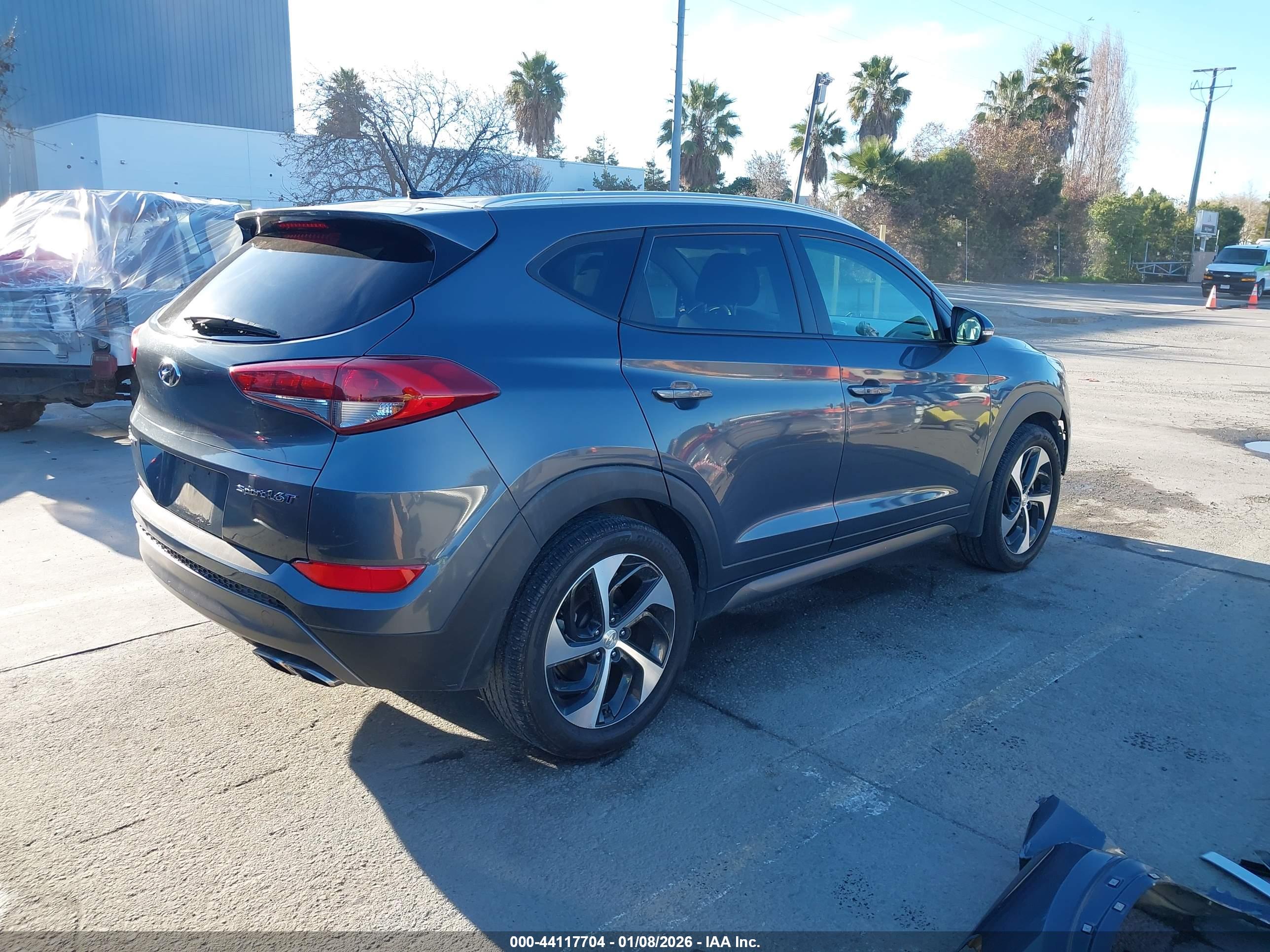 HYUNDAI TUCSON image 4