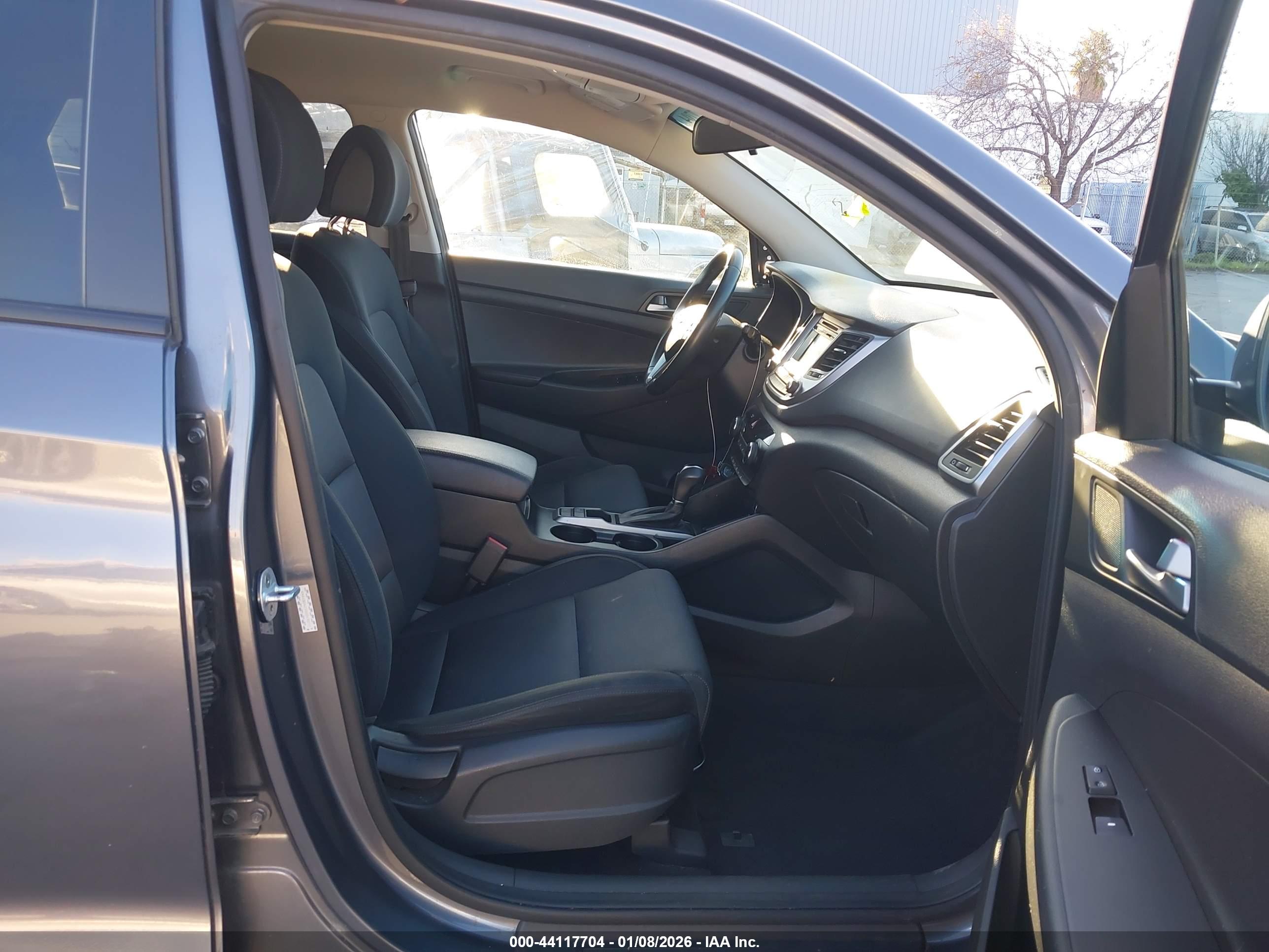 HYUNDAI TUCSON image 5