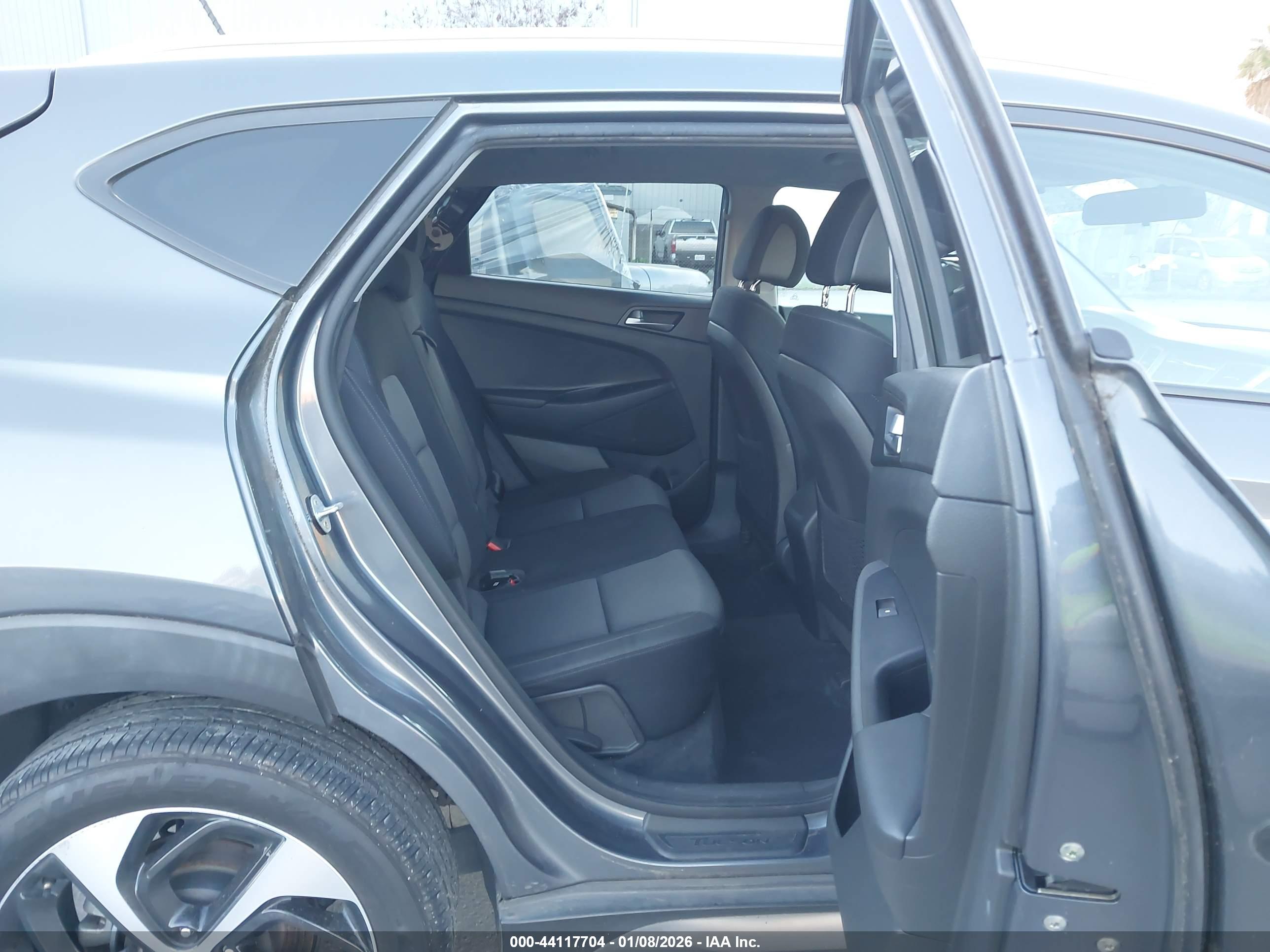 HYUNDAI TUCSON image 8