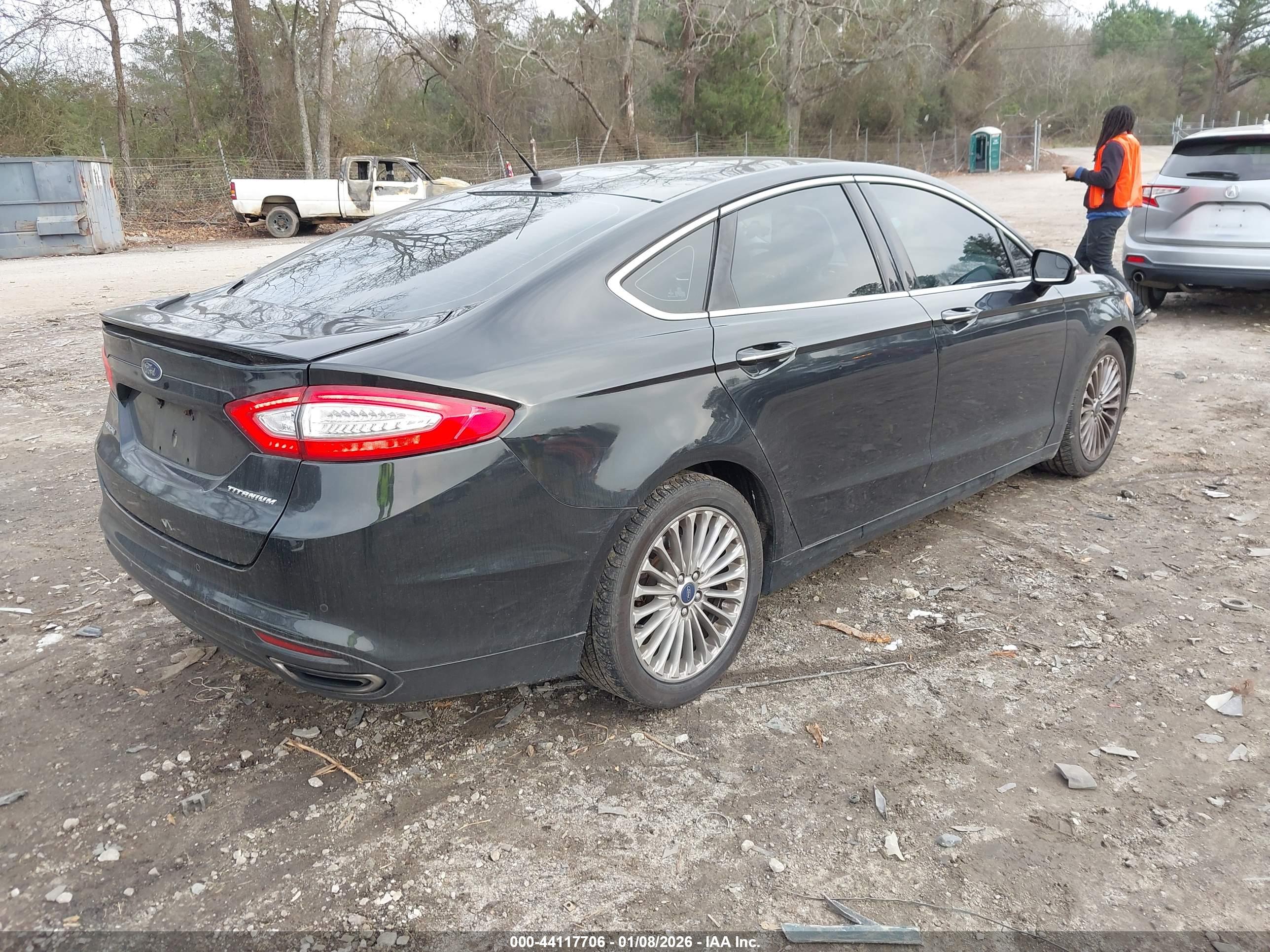 FORD FUSION image 4