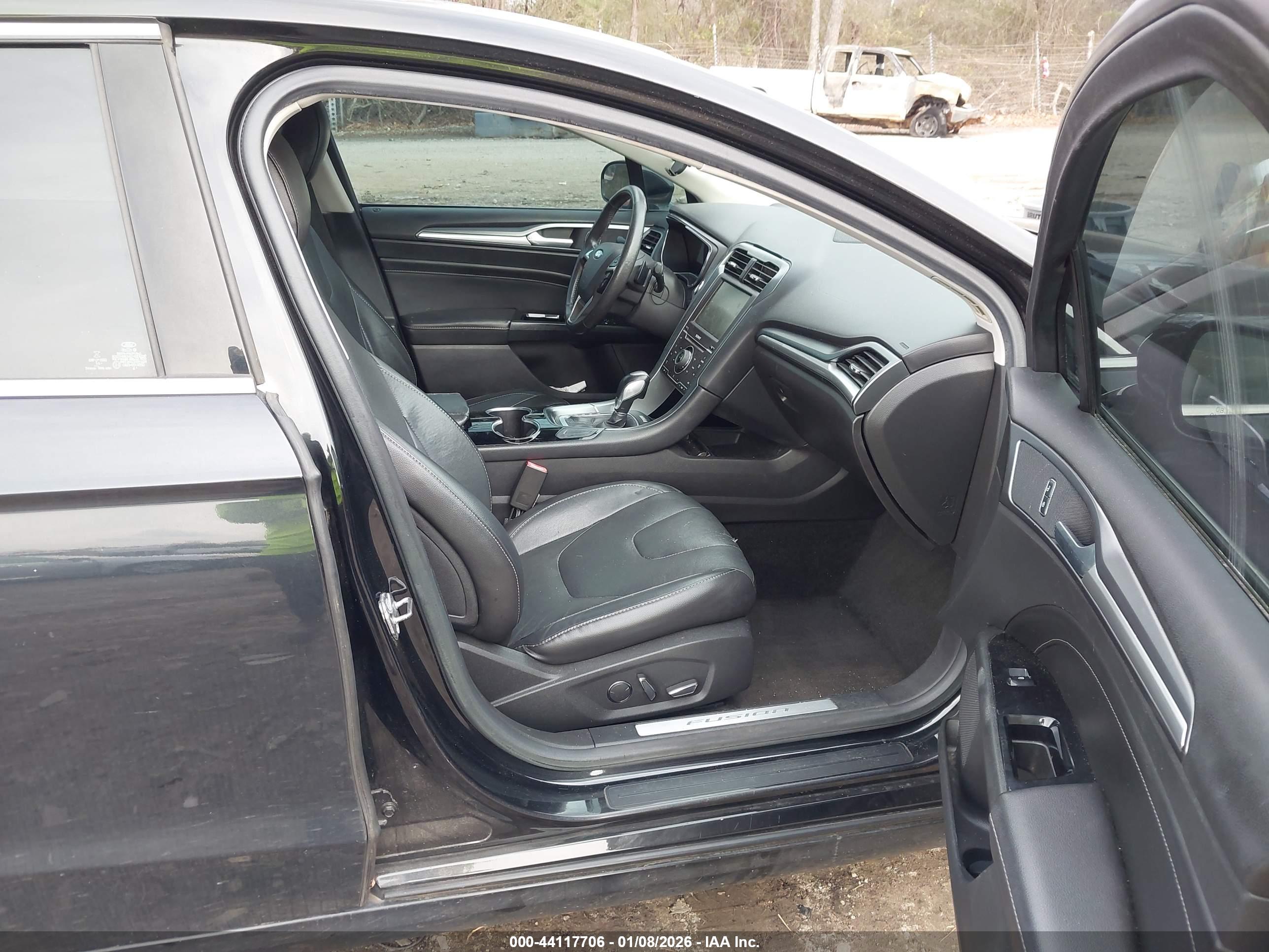 FORD FUSION image 5