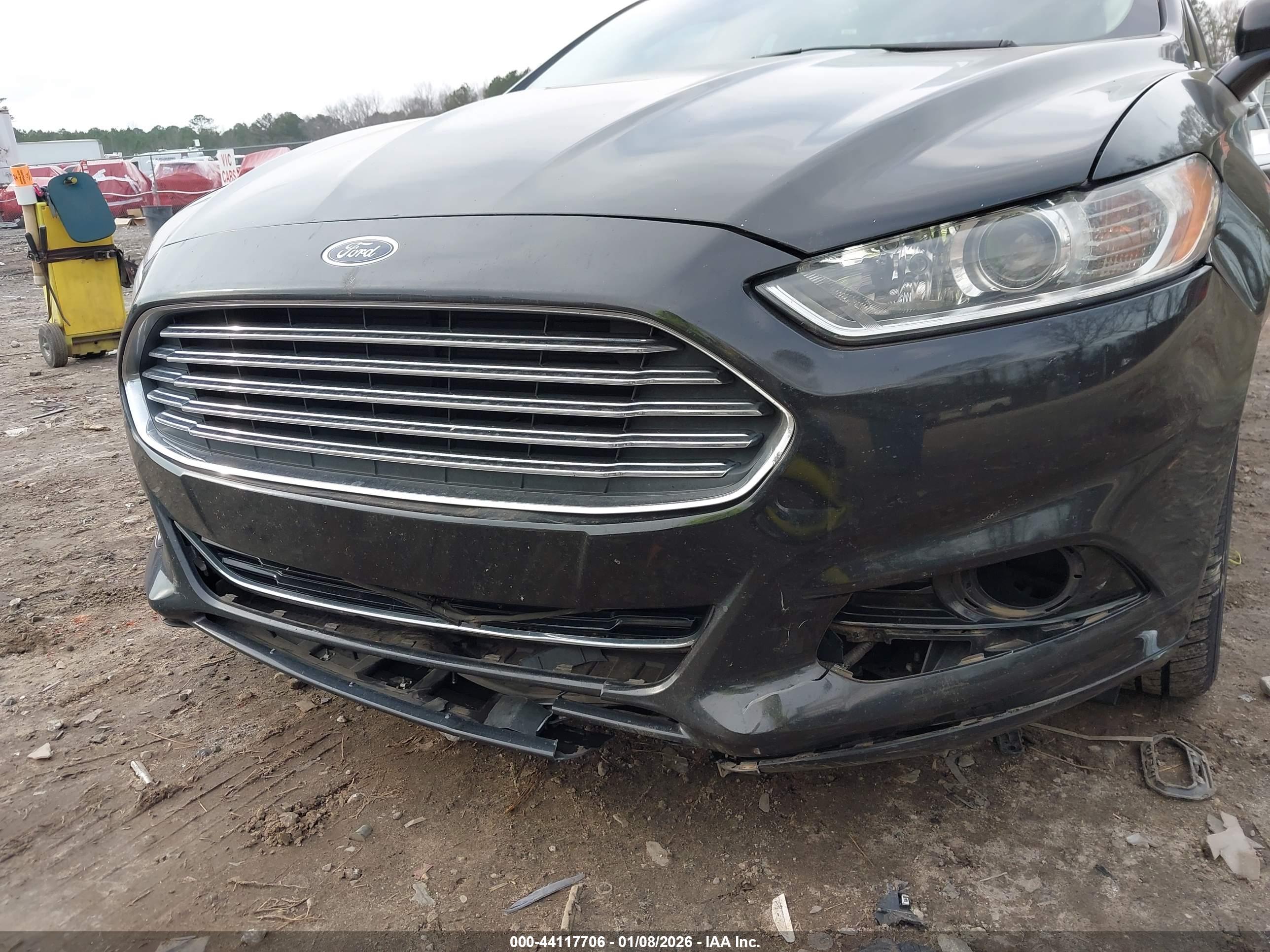 FORD FUSION image 6
