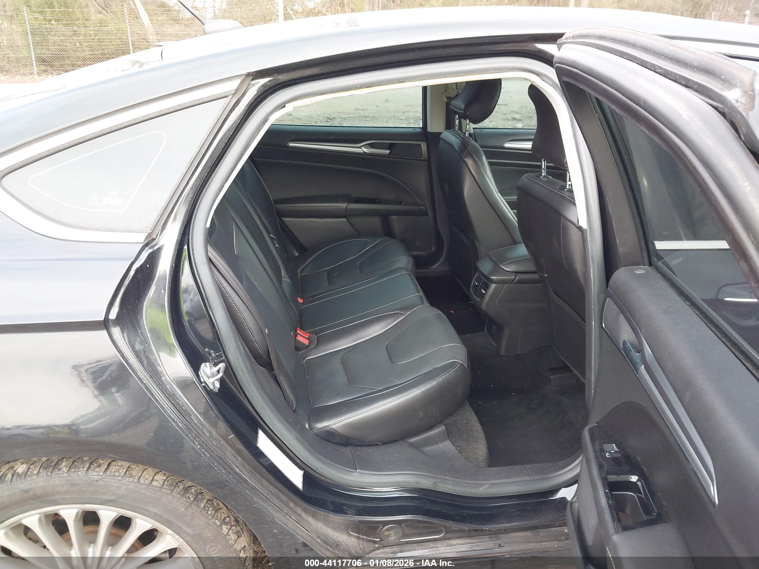 FORD FUSION image 8