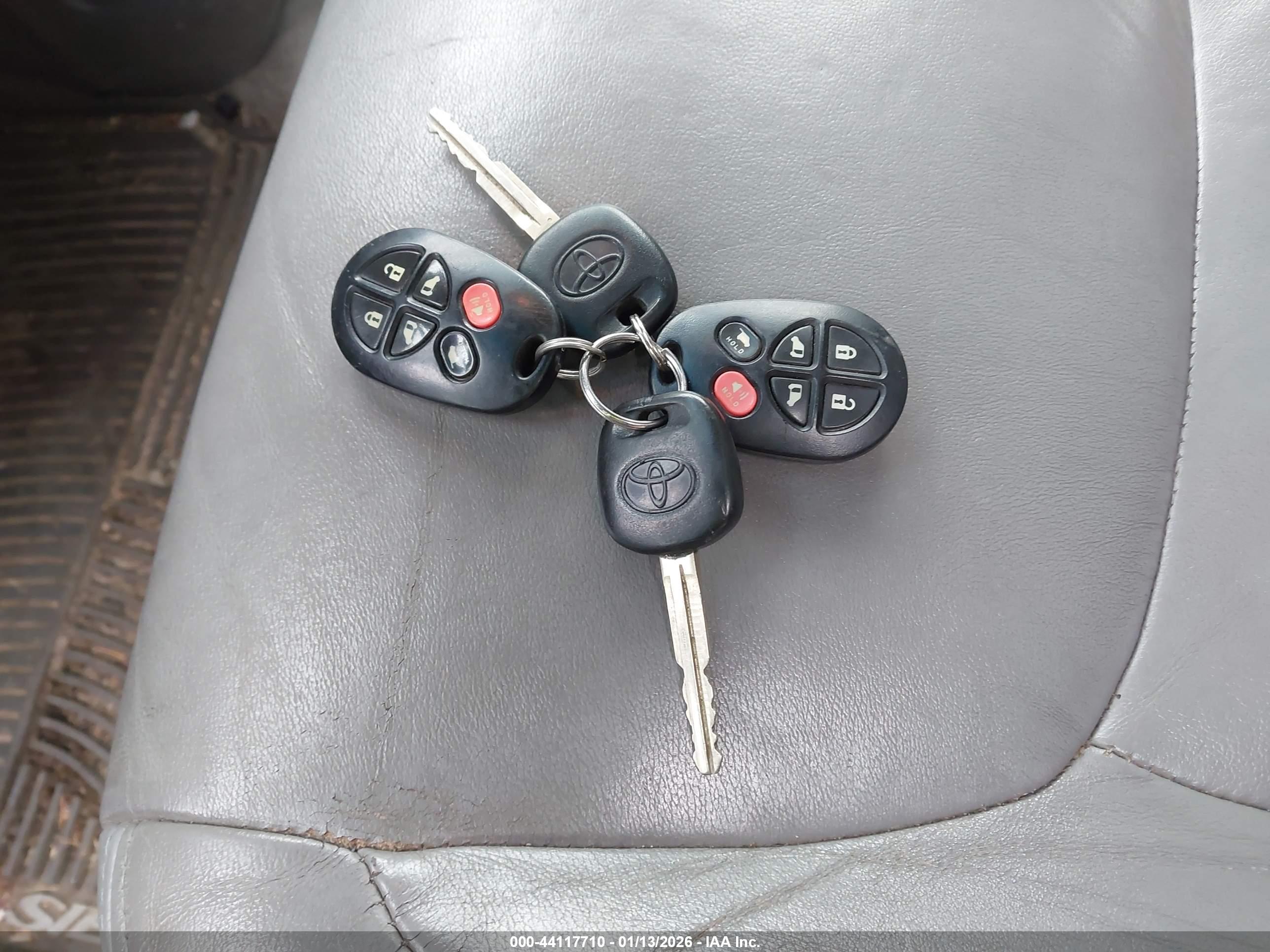 TOYOTA SIENNA image 11