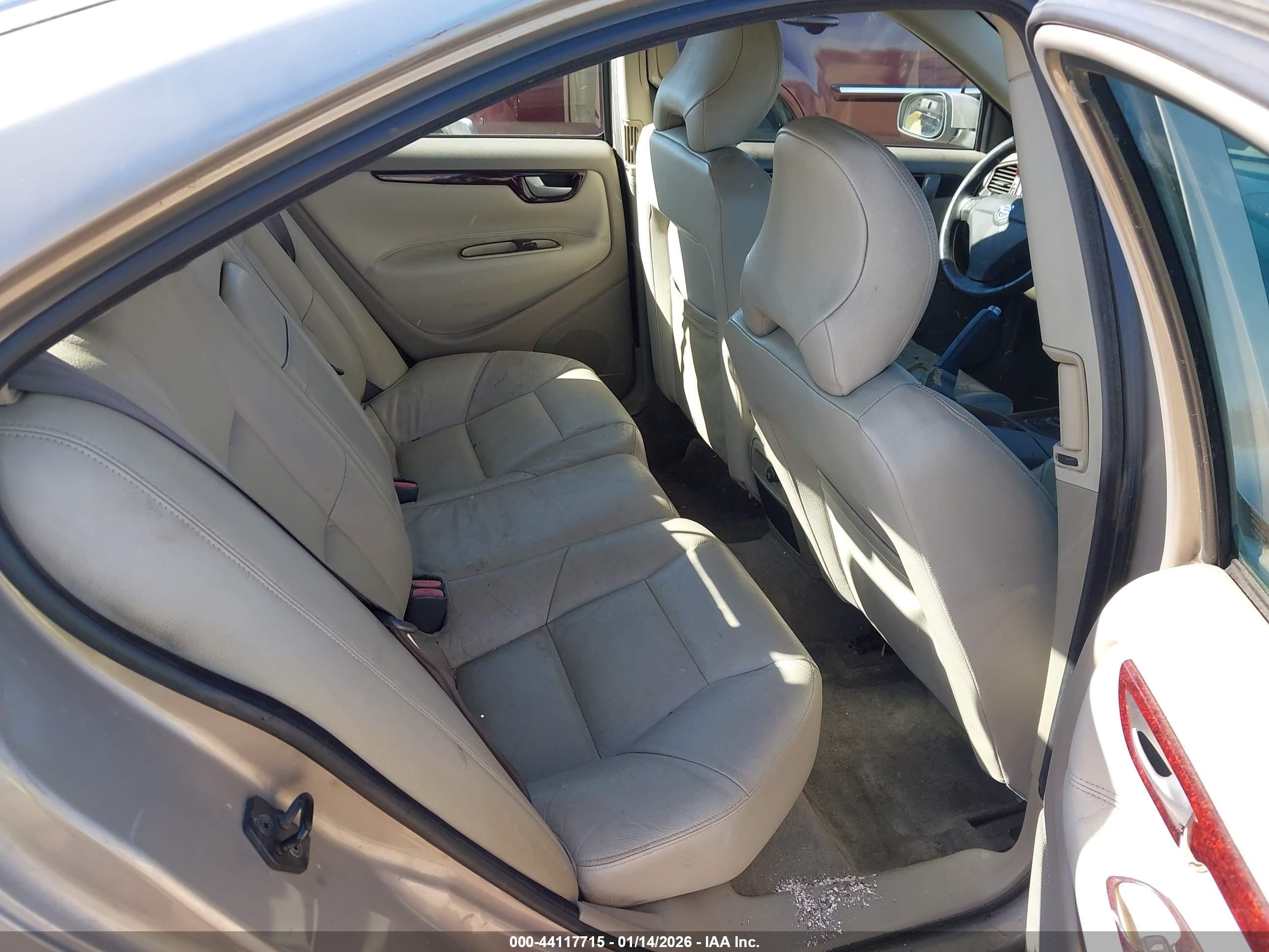 VOLVO S60 image 8