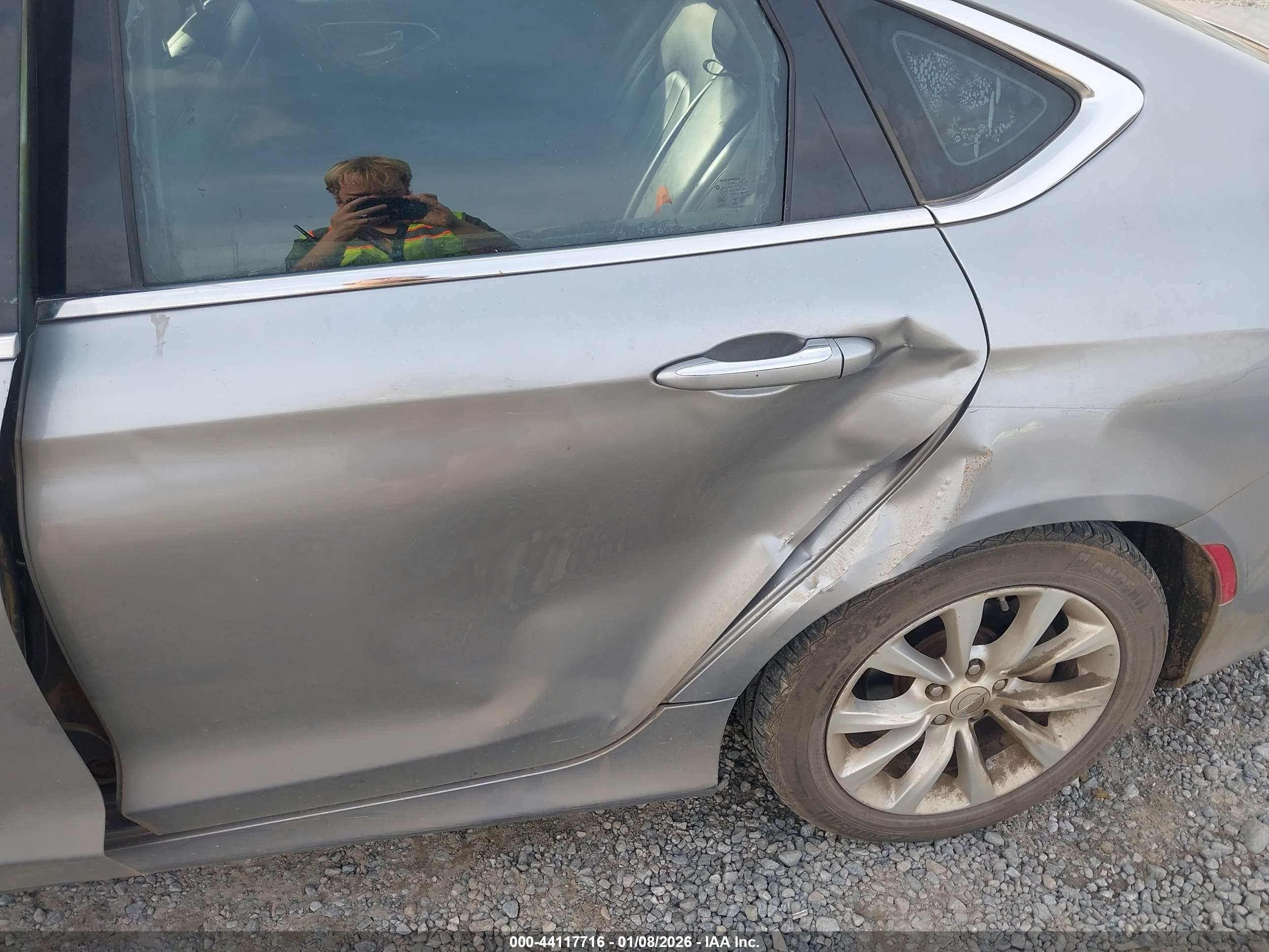 CHRYSLER 200 image 6