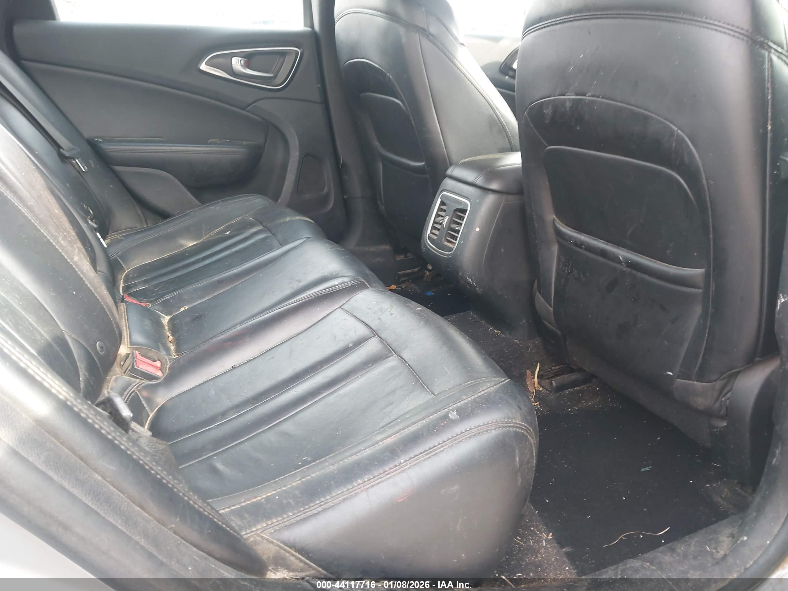 CHRYSLER 200 image 8