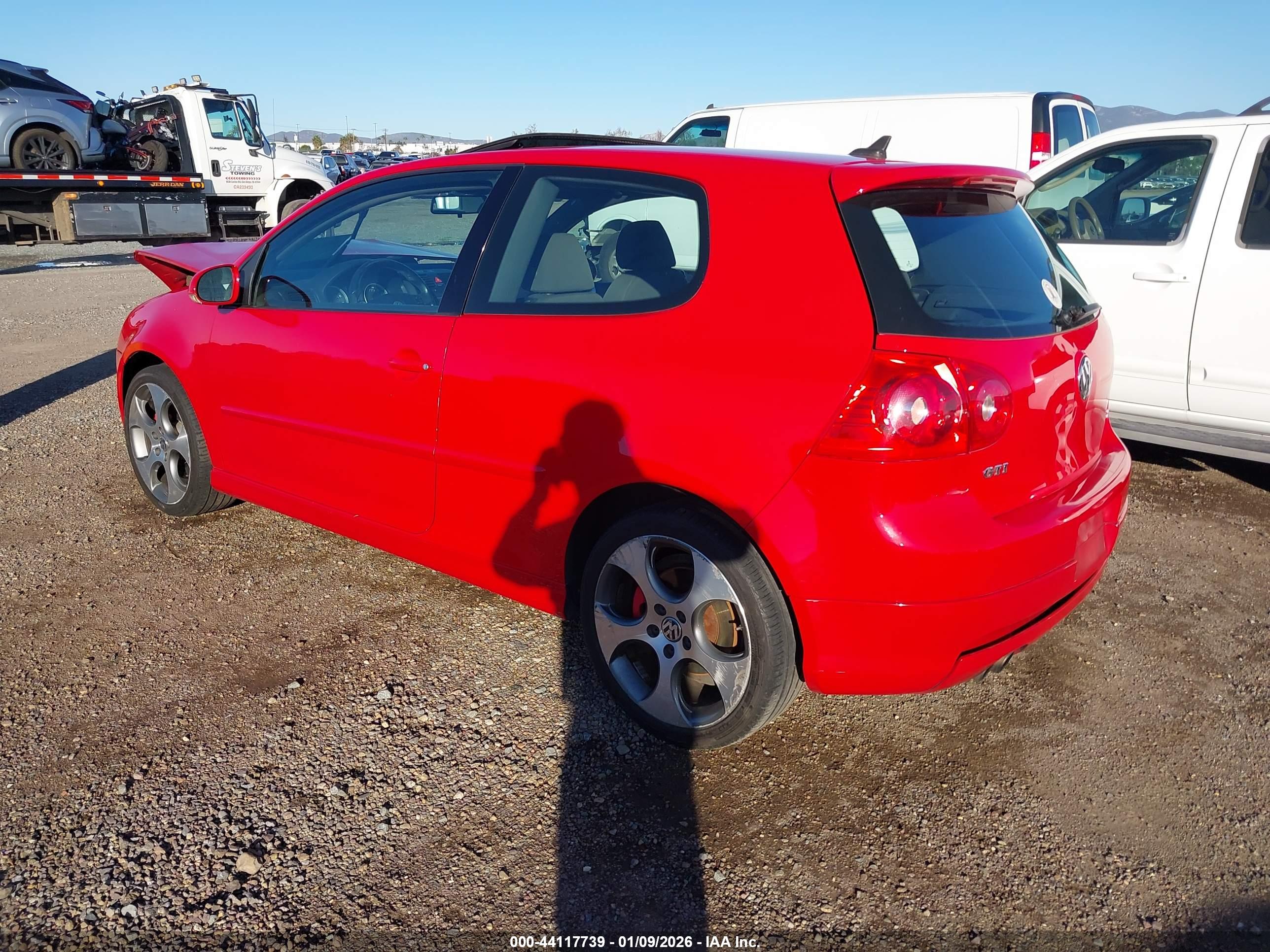 VOLKSWAGEN GTI image 3