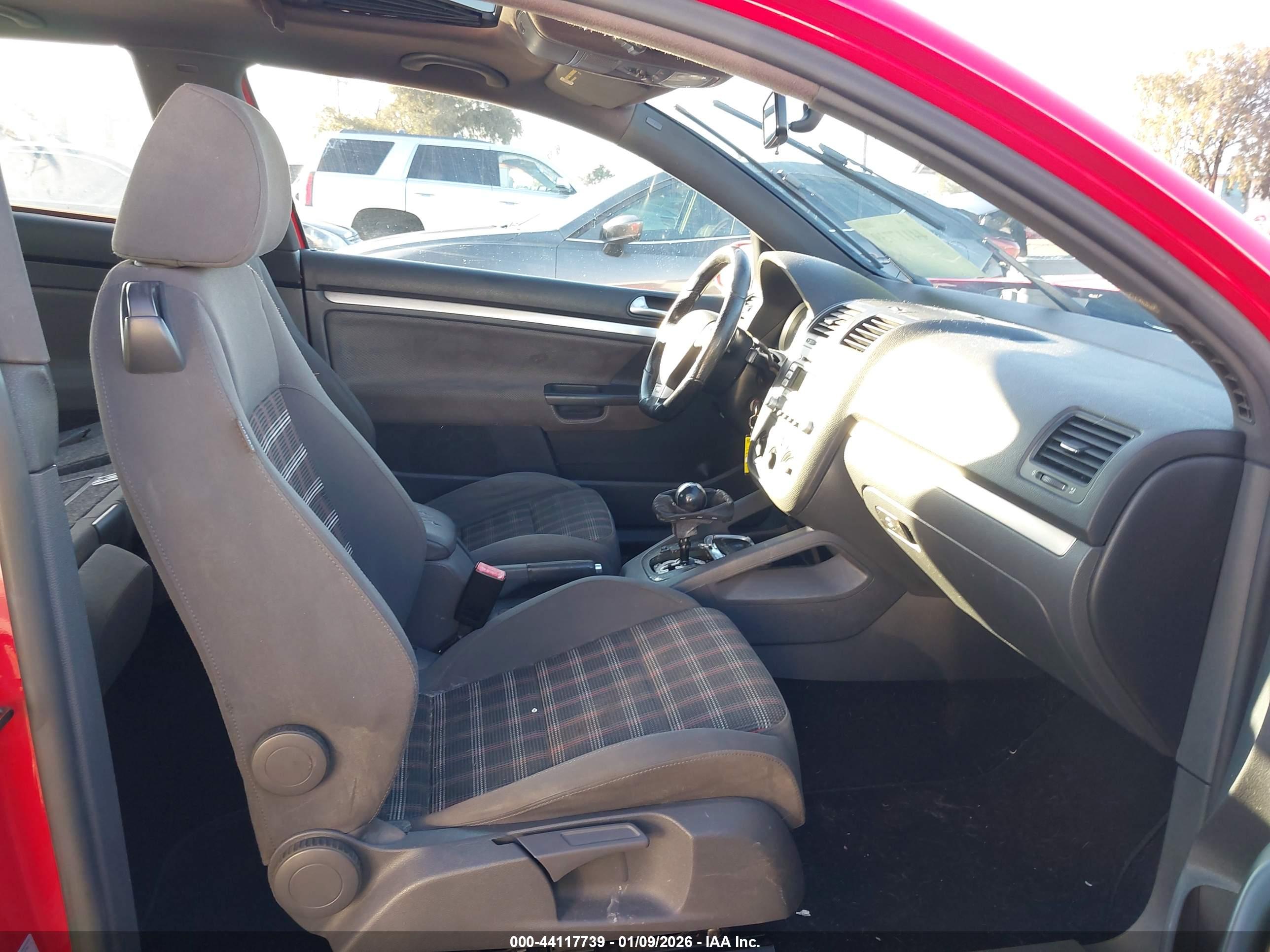 VOLKSWAGEN GTI image 5