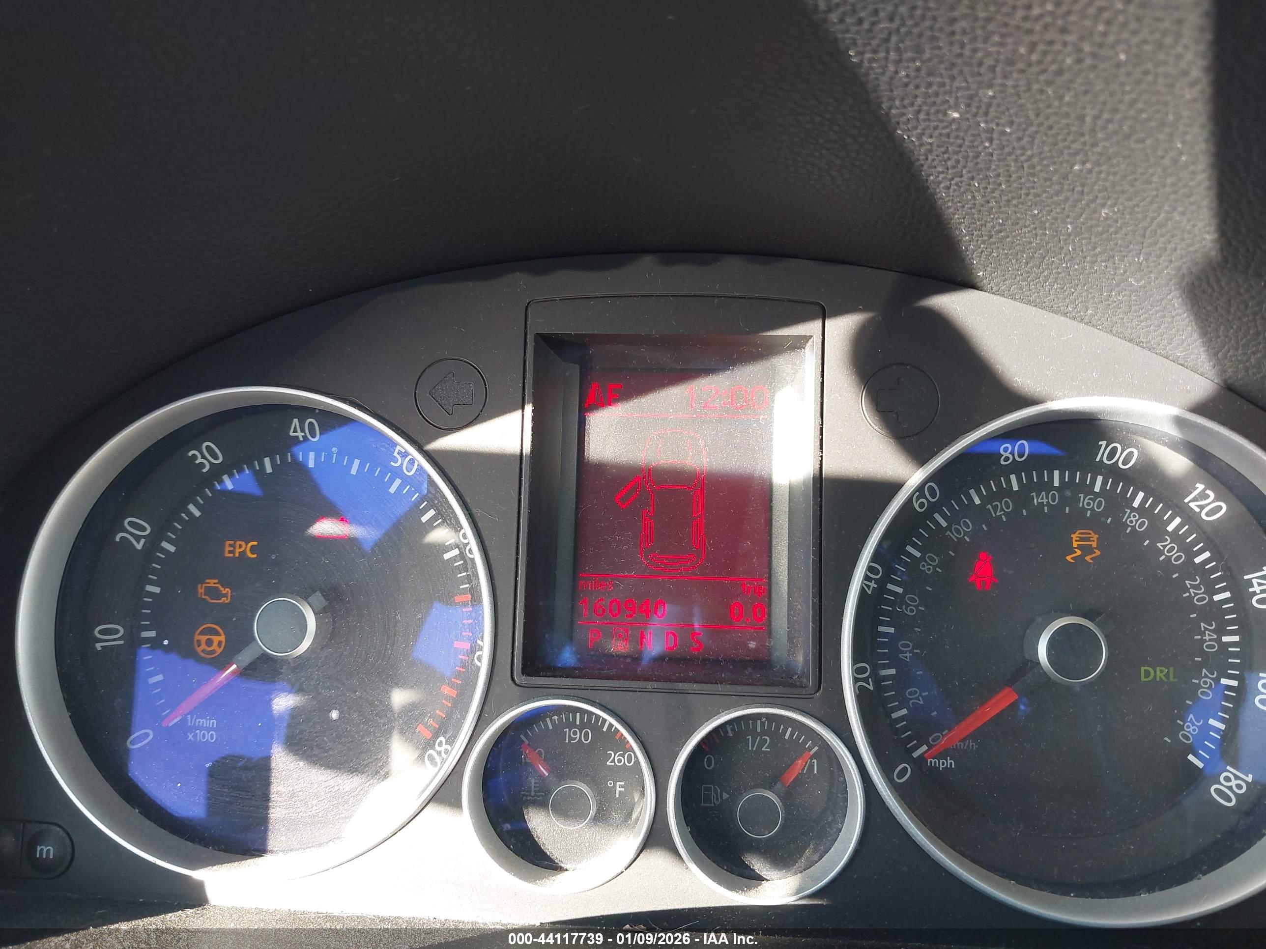 VOLKSWAGEN GTI image 7