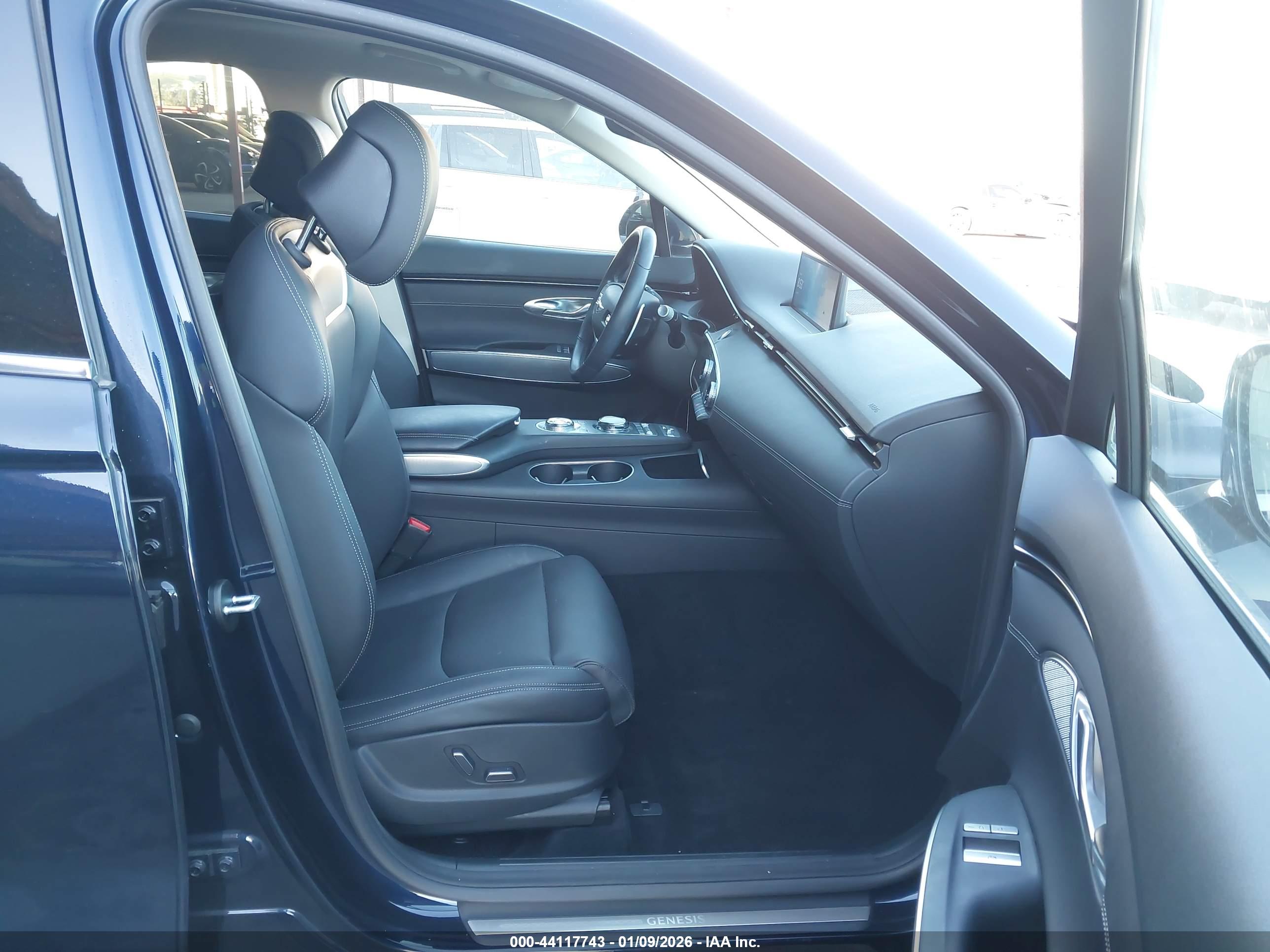 GENESIS GV70 image 5