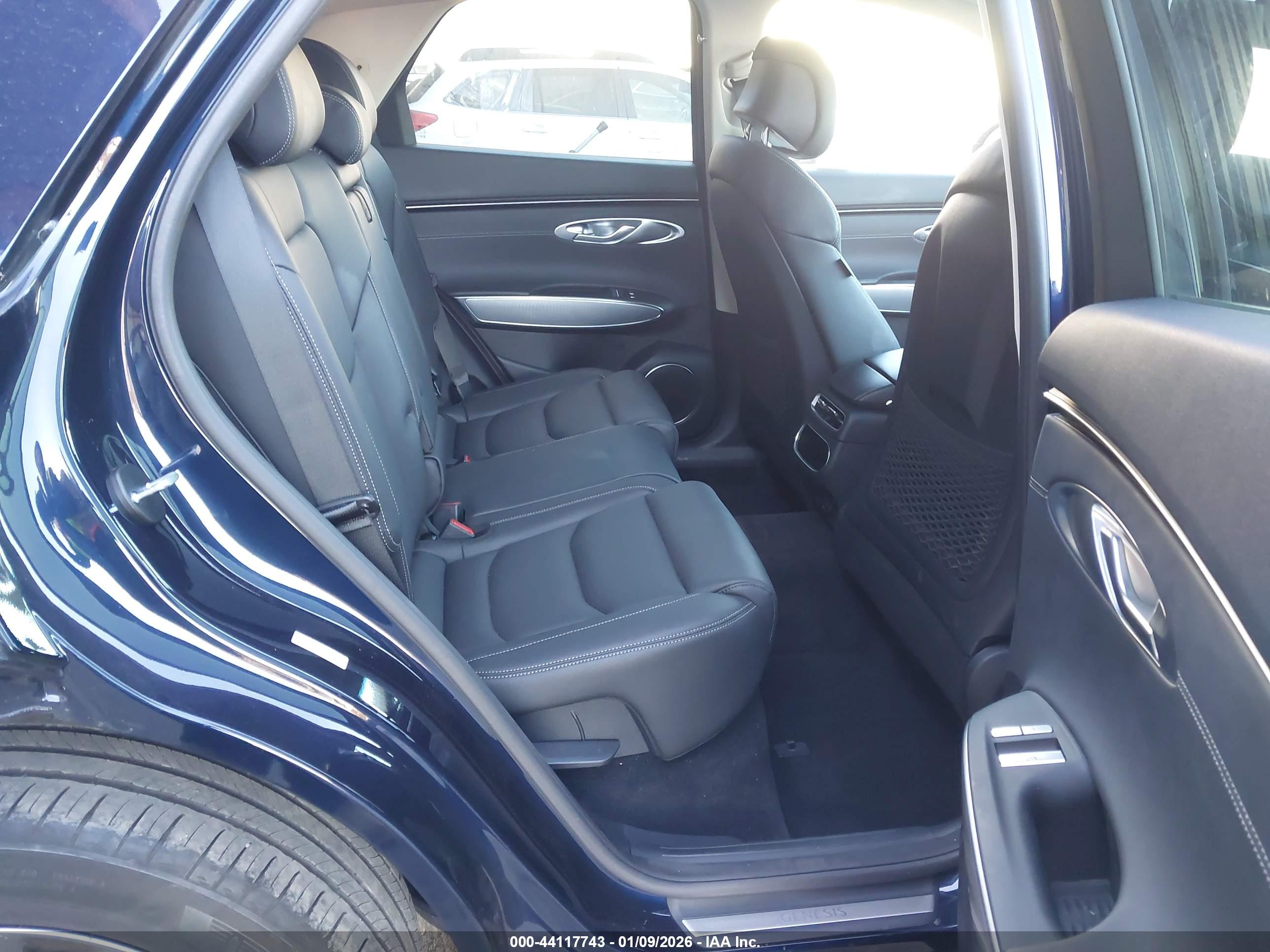 GENESIS GV70 image 8