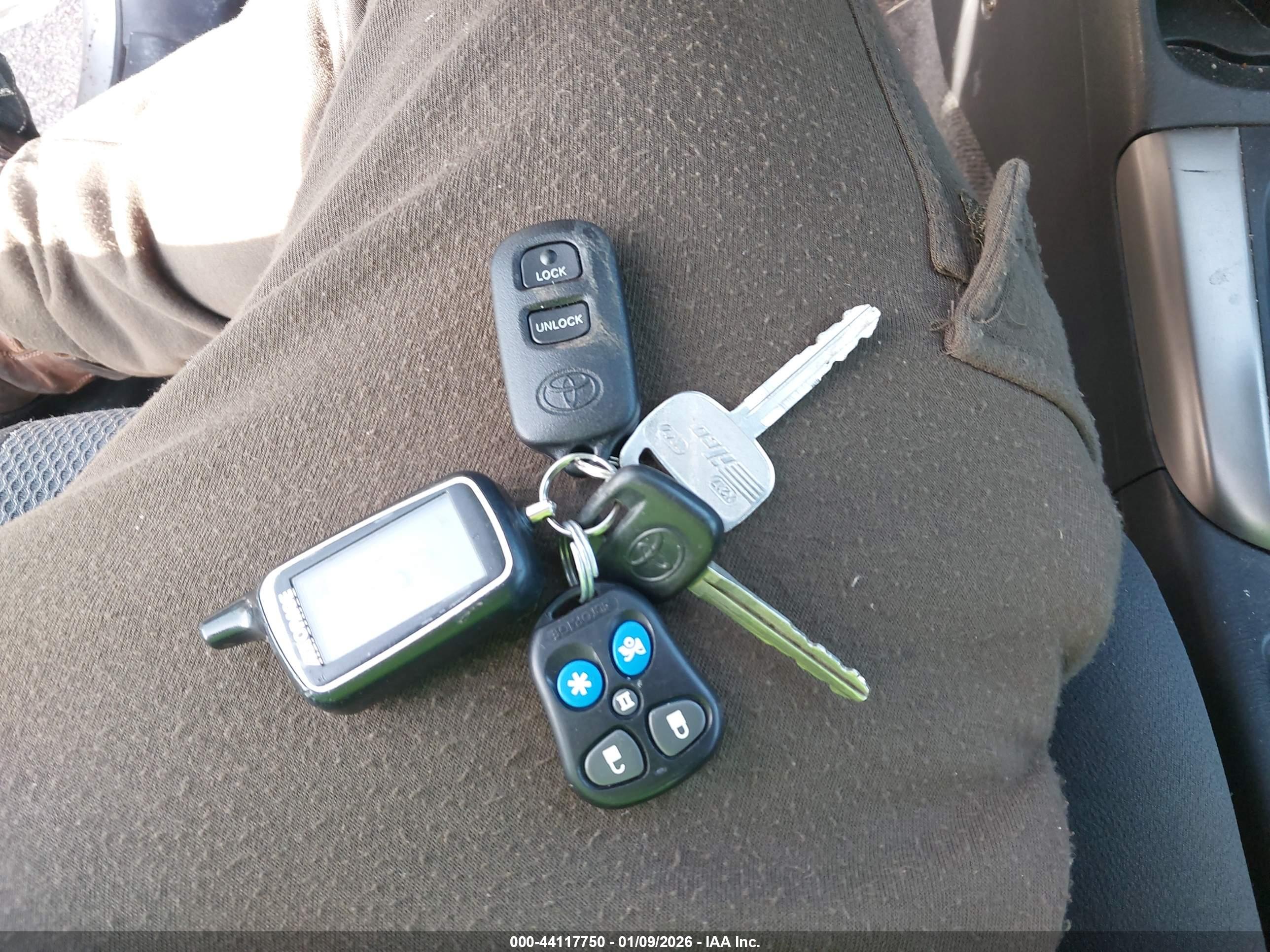 TOYOTA RAV4 image 11