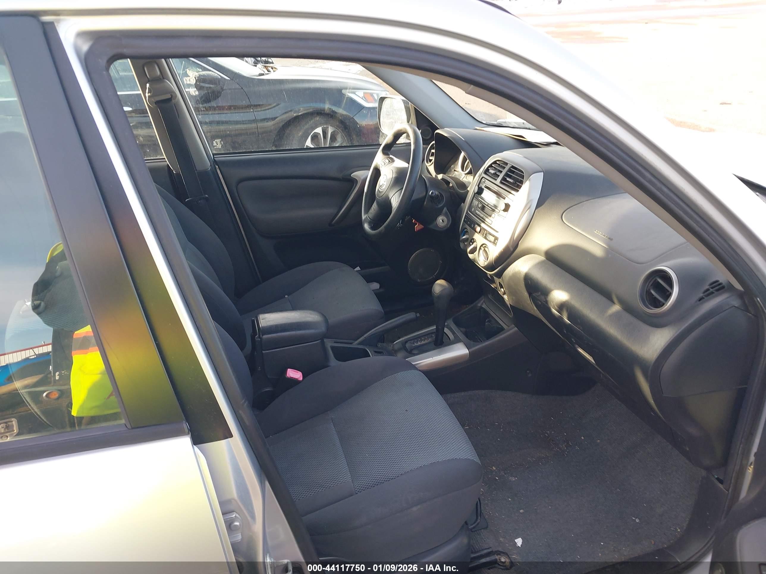 TOYOTA RAV4 image 5