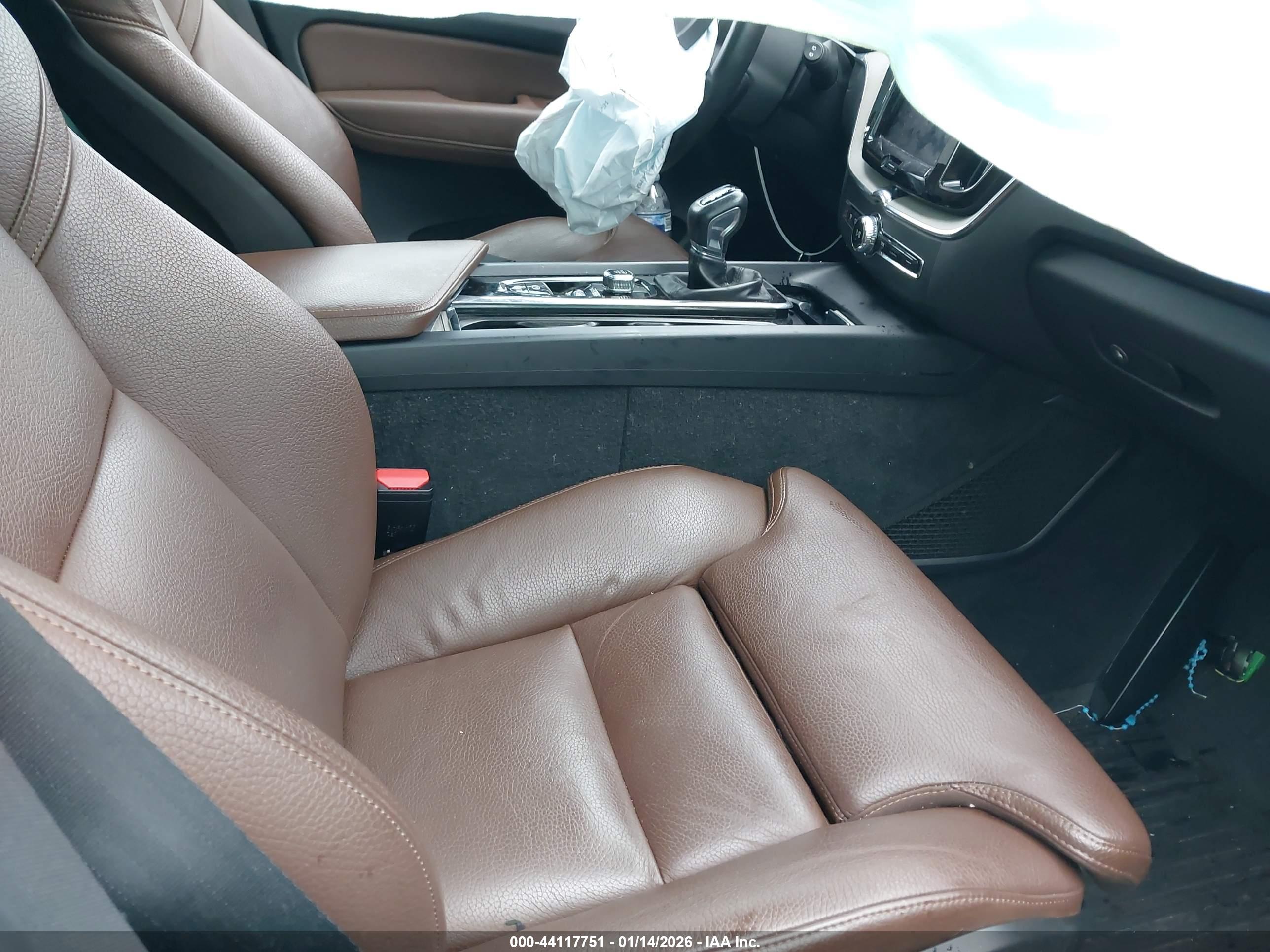 VOLVO XC60 image 5