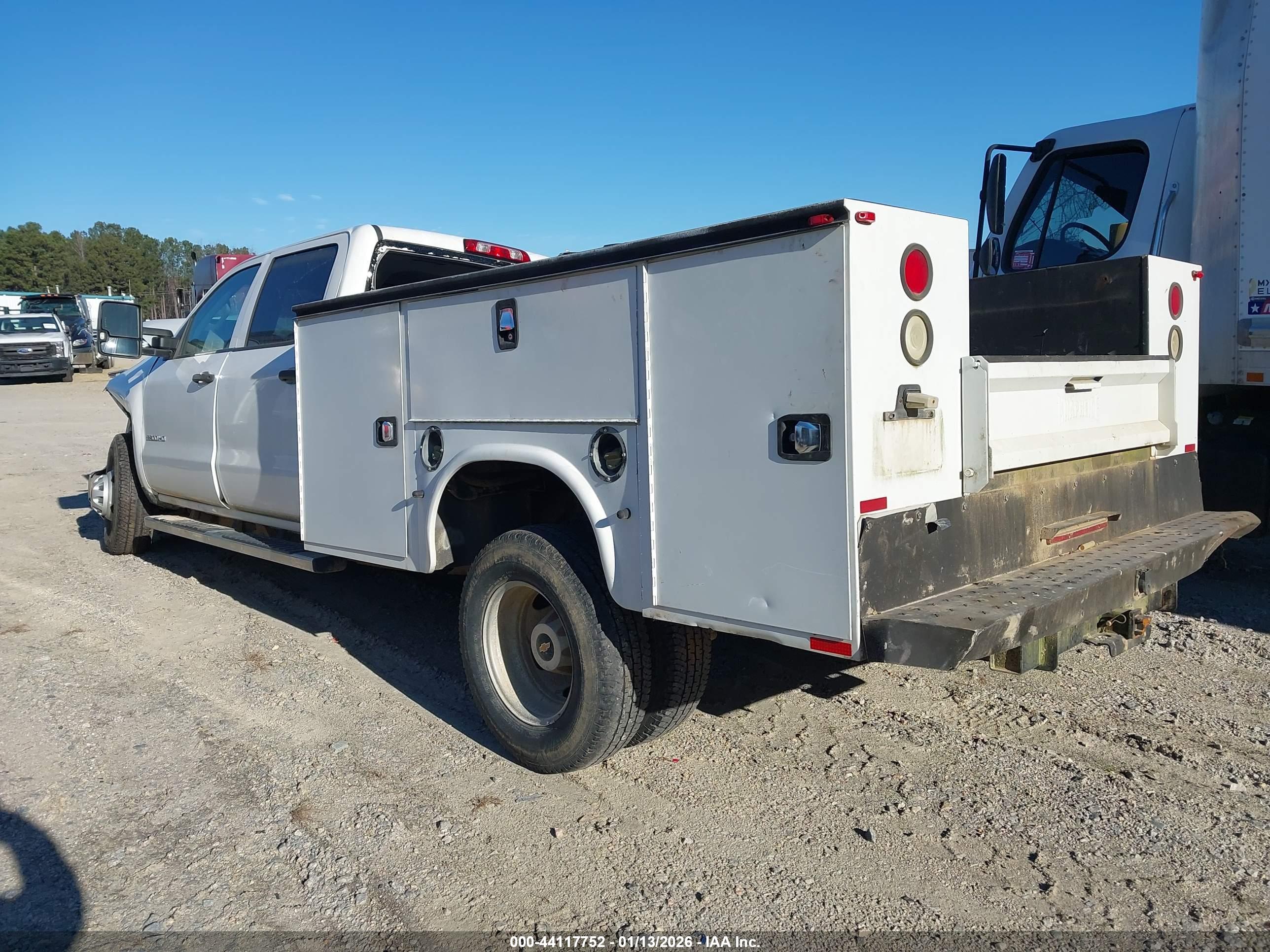 CHEVROLET SILVERADO image 3