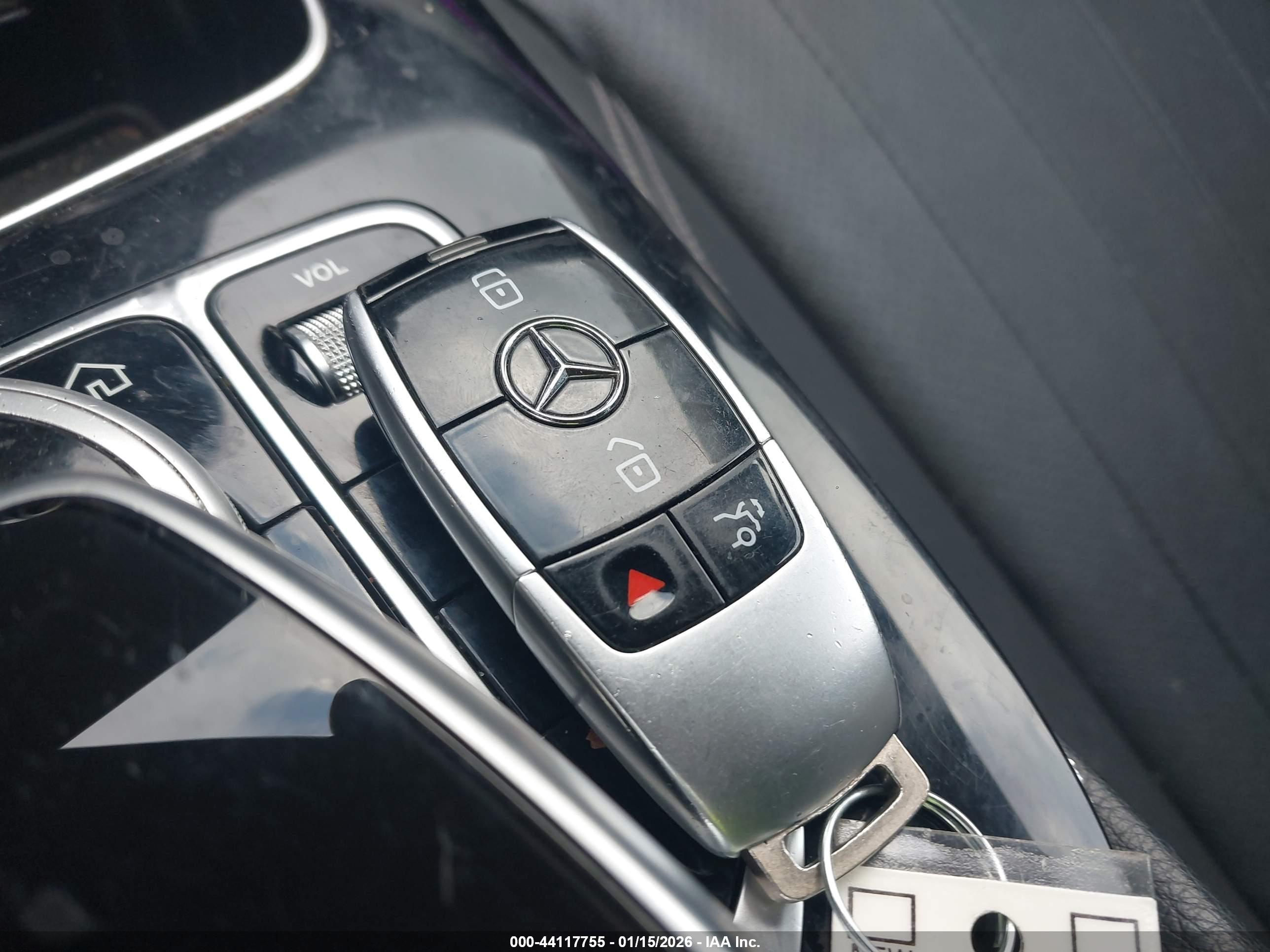 MERCEDES-BENZ E image 11