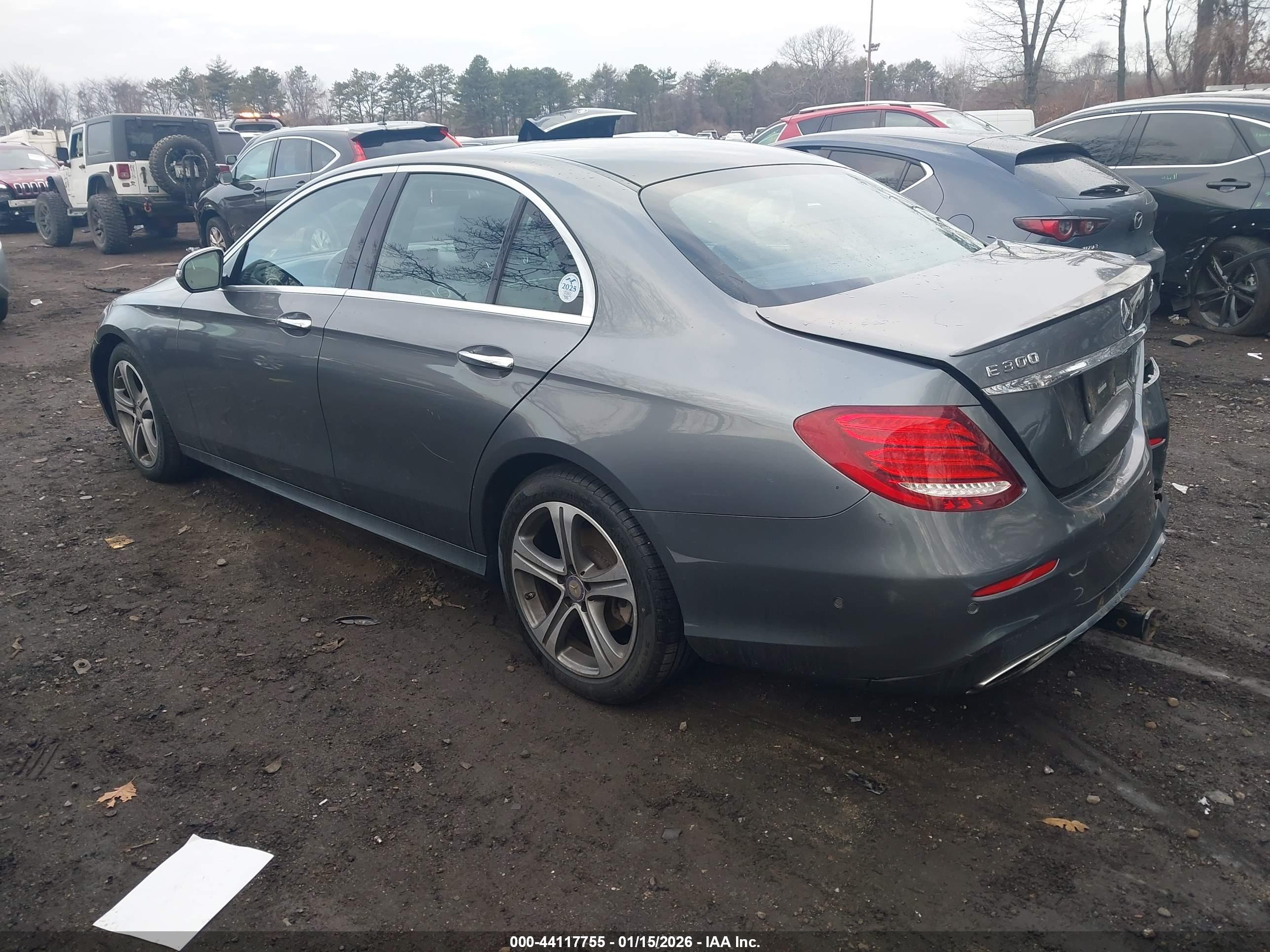 MERCEDES-BENZ E image 3
