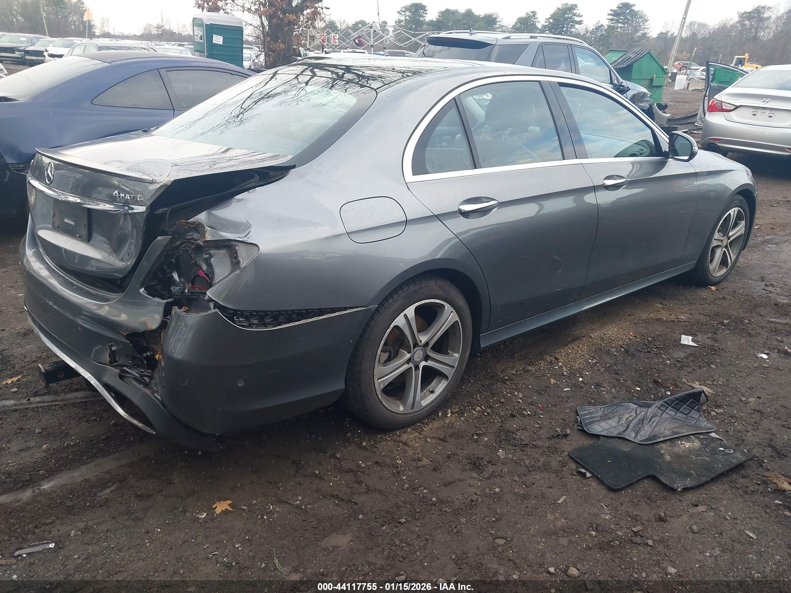 MERCEDES-BENZ E image 4
