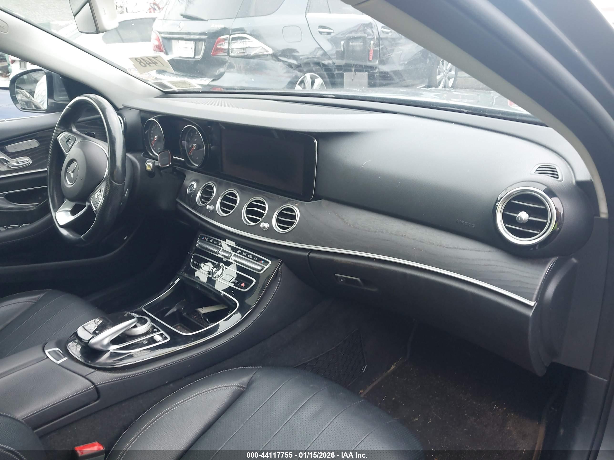 MERCEDES-BENZ E image 5