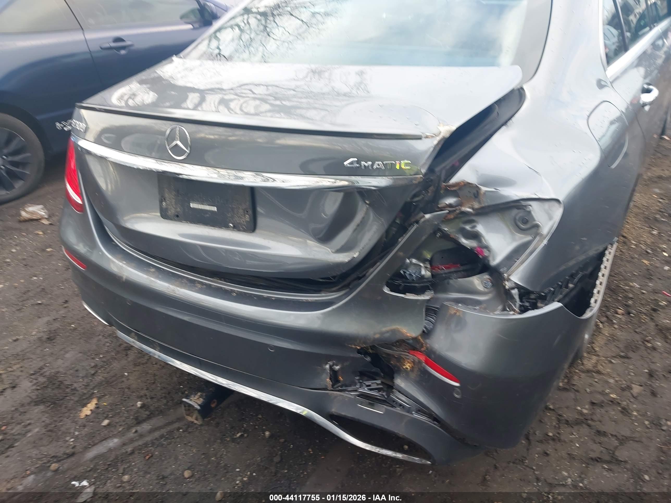 MERCEDES-BENZ E image 6
