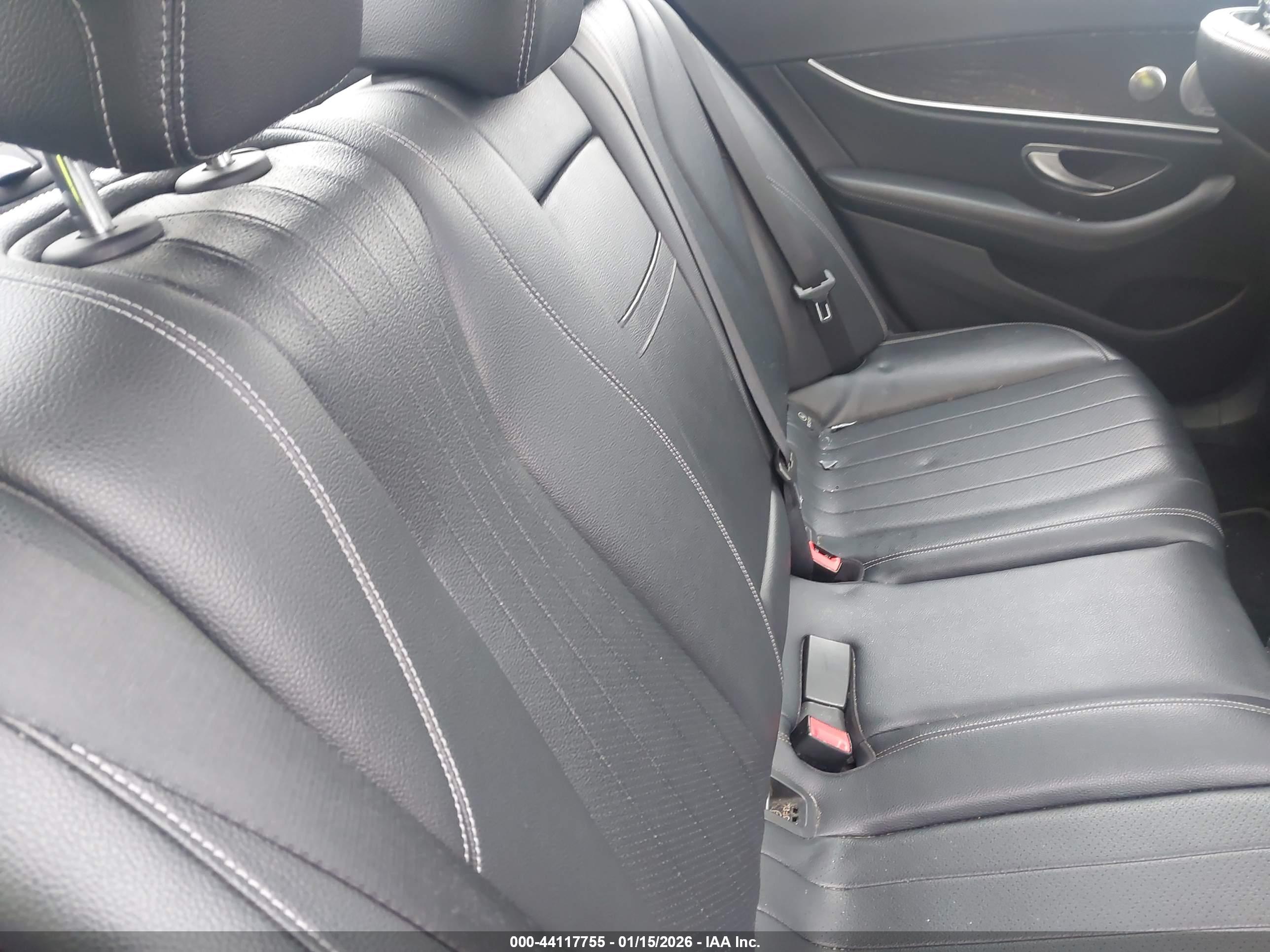 MERCEDES-BENZ E image 8