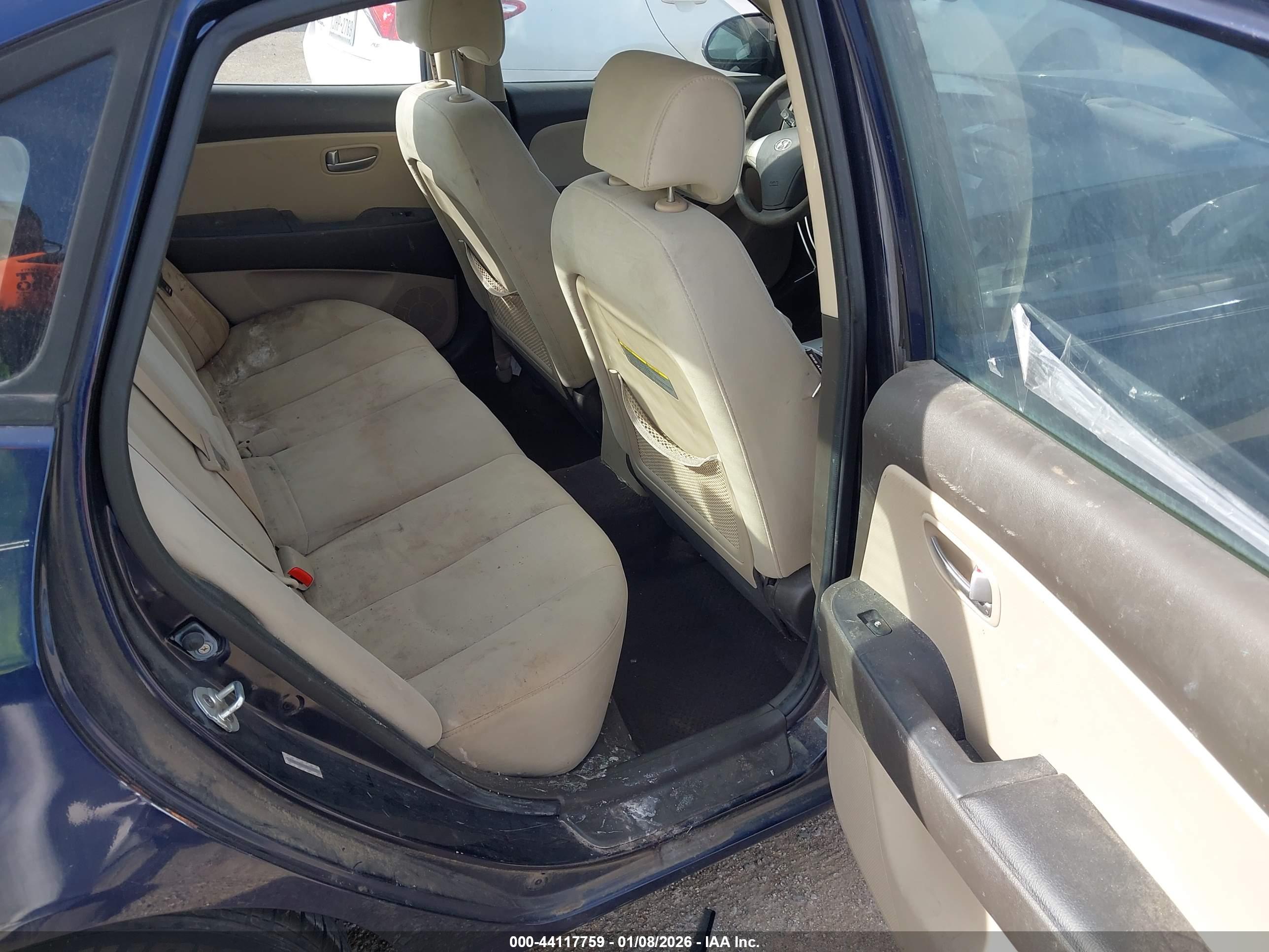 HYUNDAI ELANTRA image 8