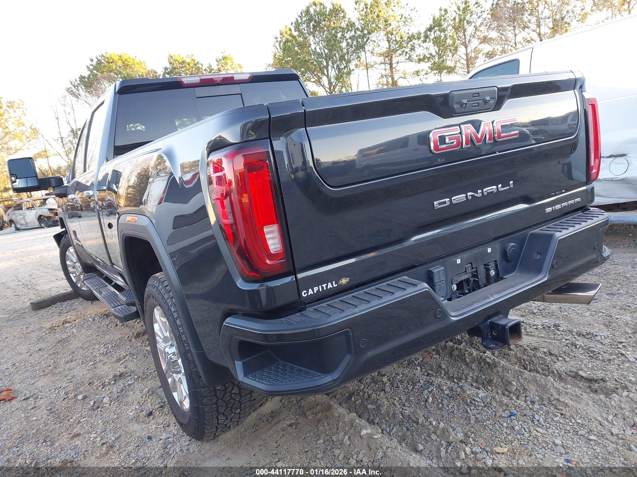 GMC SIERRA image 3
