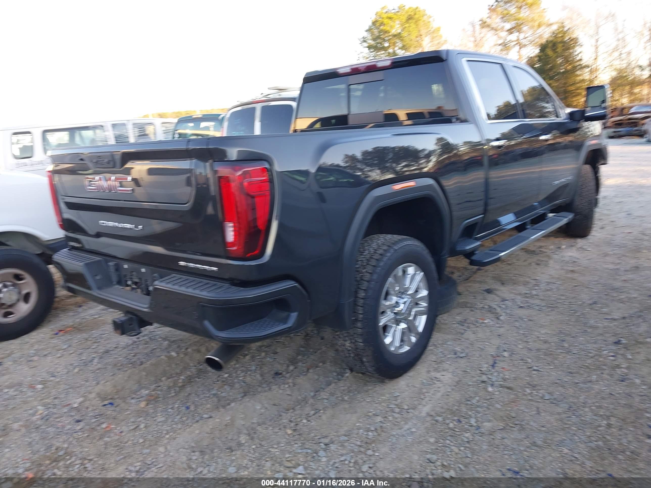 GMC SIERRA image 4