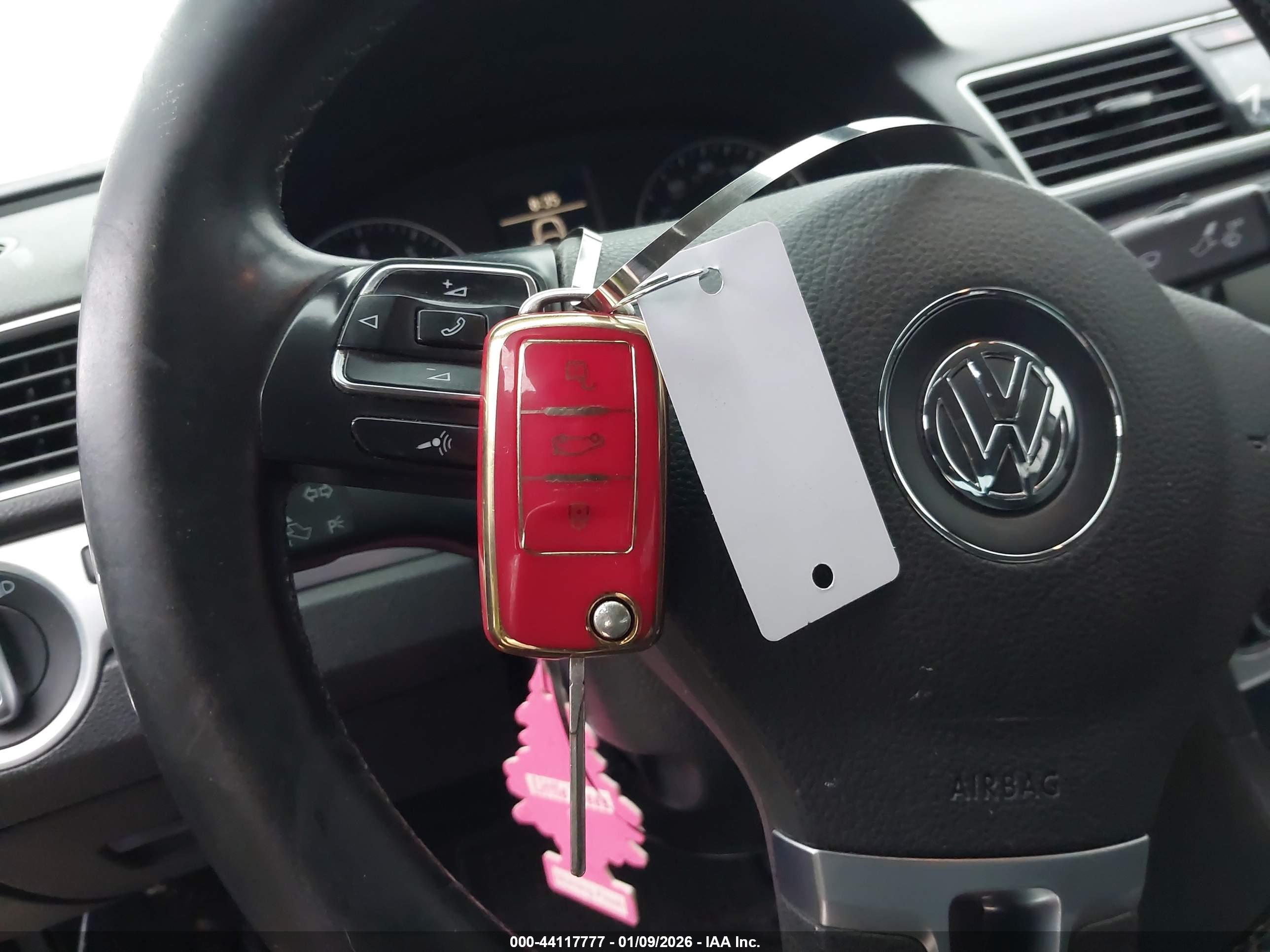 VOLKSWAGEN PASSAT image 11