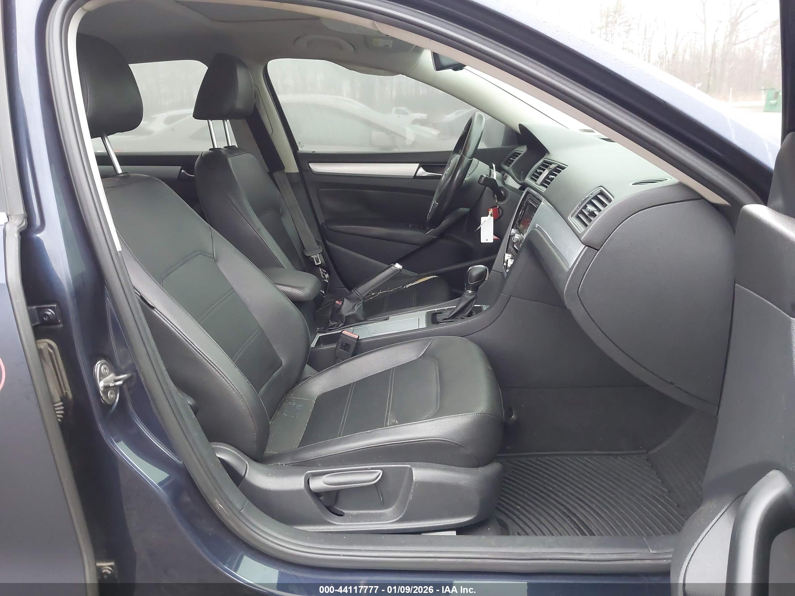 VOLKSWAGEN PASSAT image 5