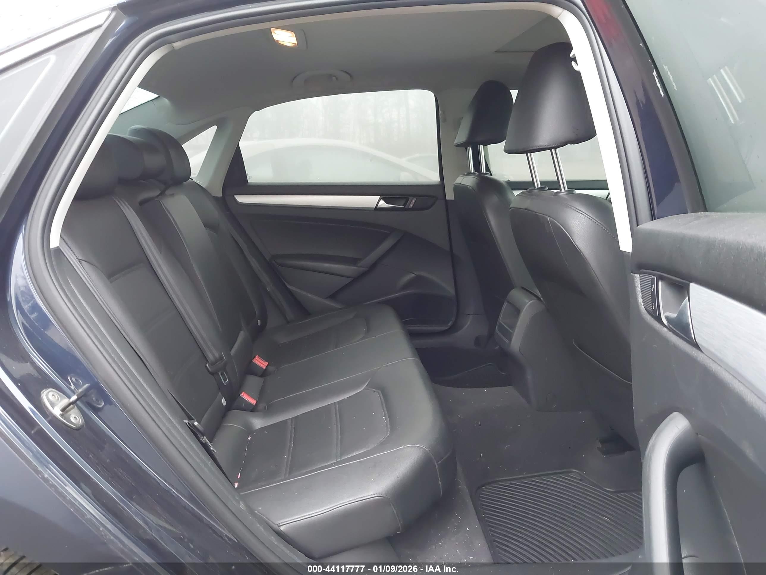 VOLKSWAGEN PASSAT image 8