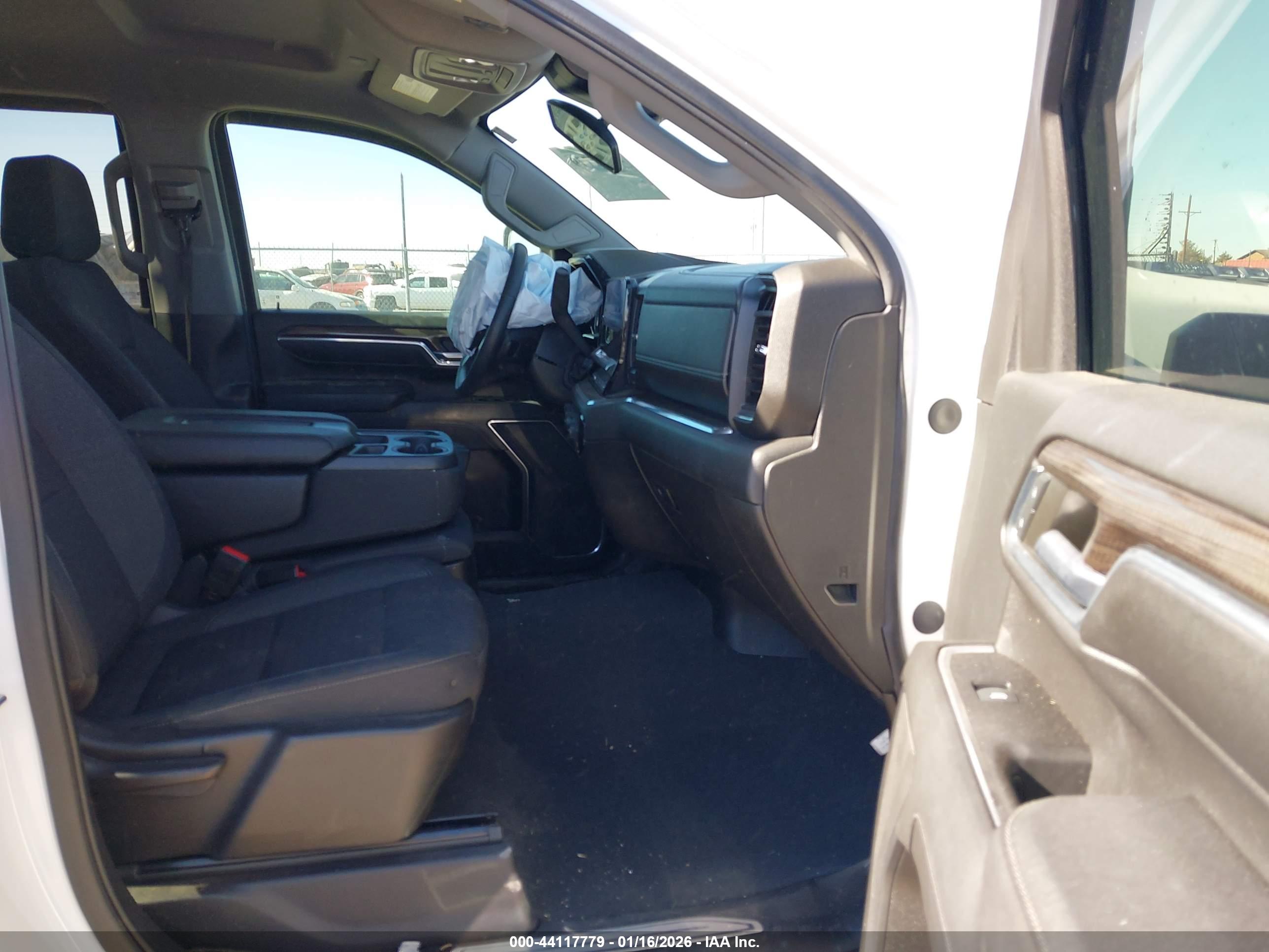 CHEVROLET SILVERADO image 5