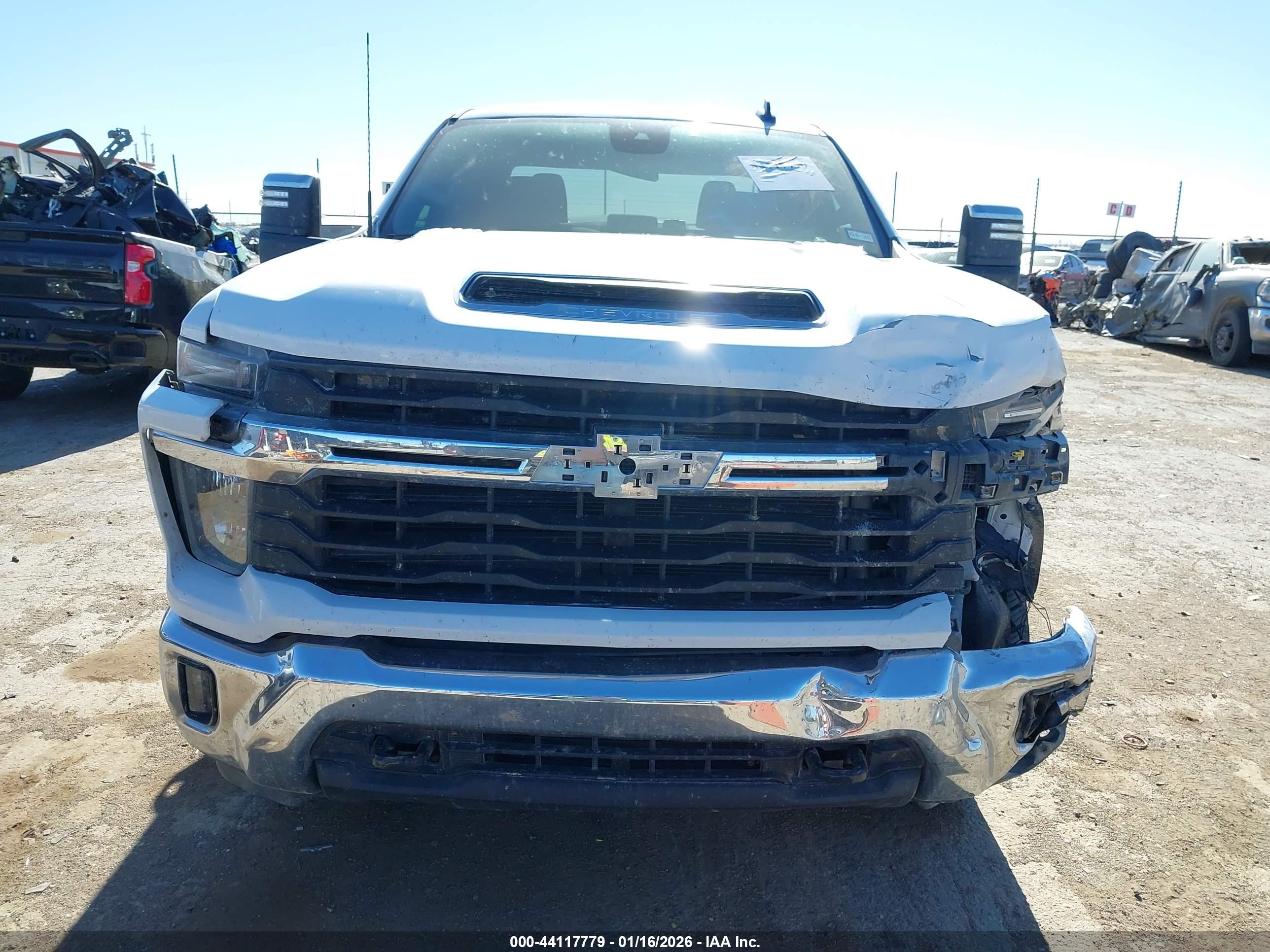 CHEVROLET SILVERADO image 6