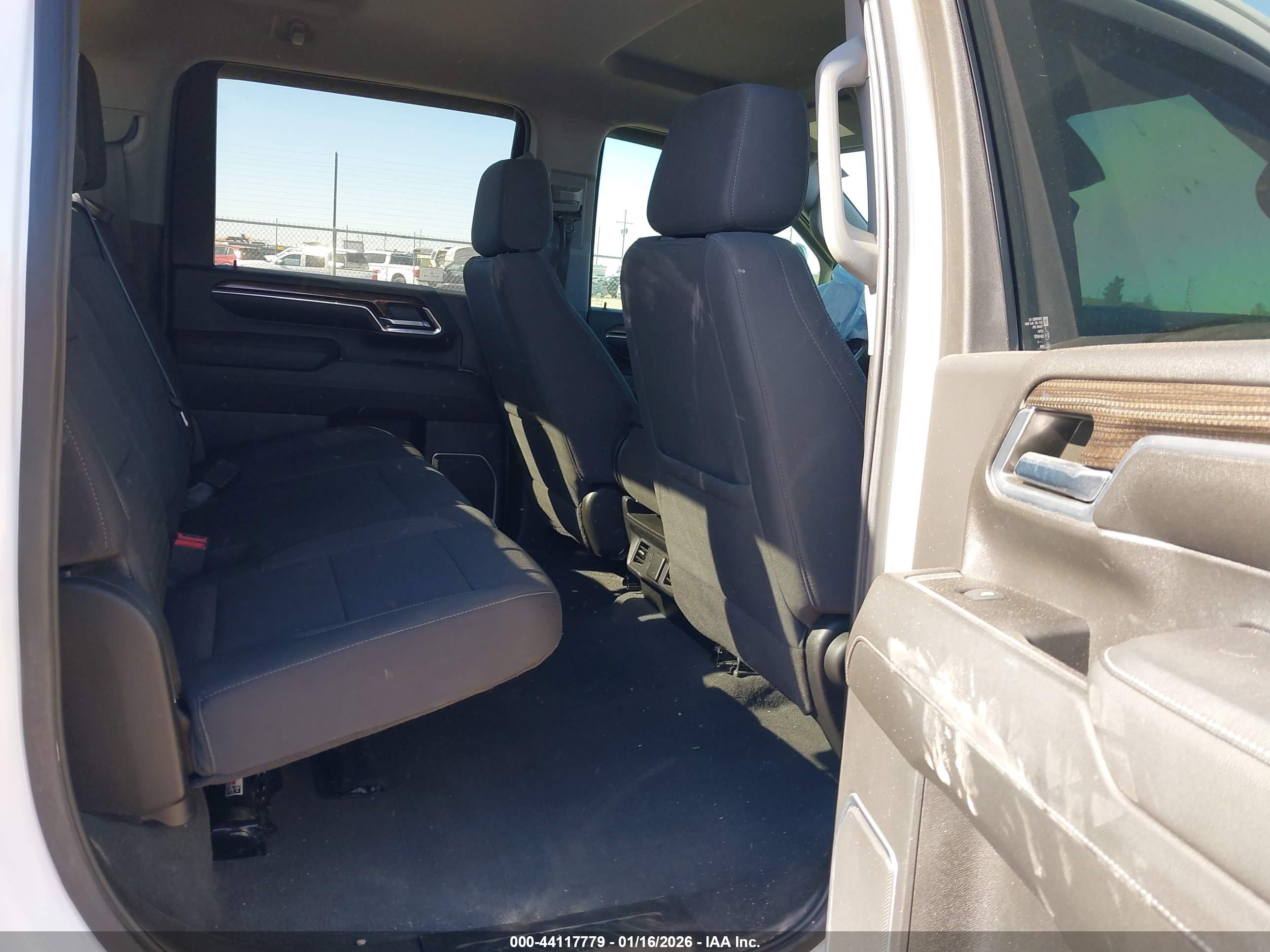 CHEVROLET SILVERADO image 8