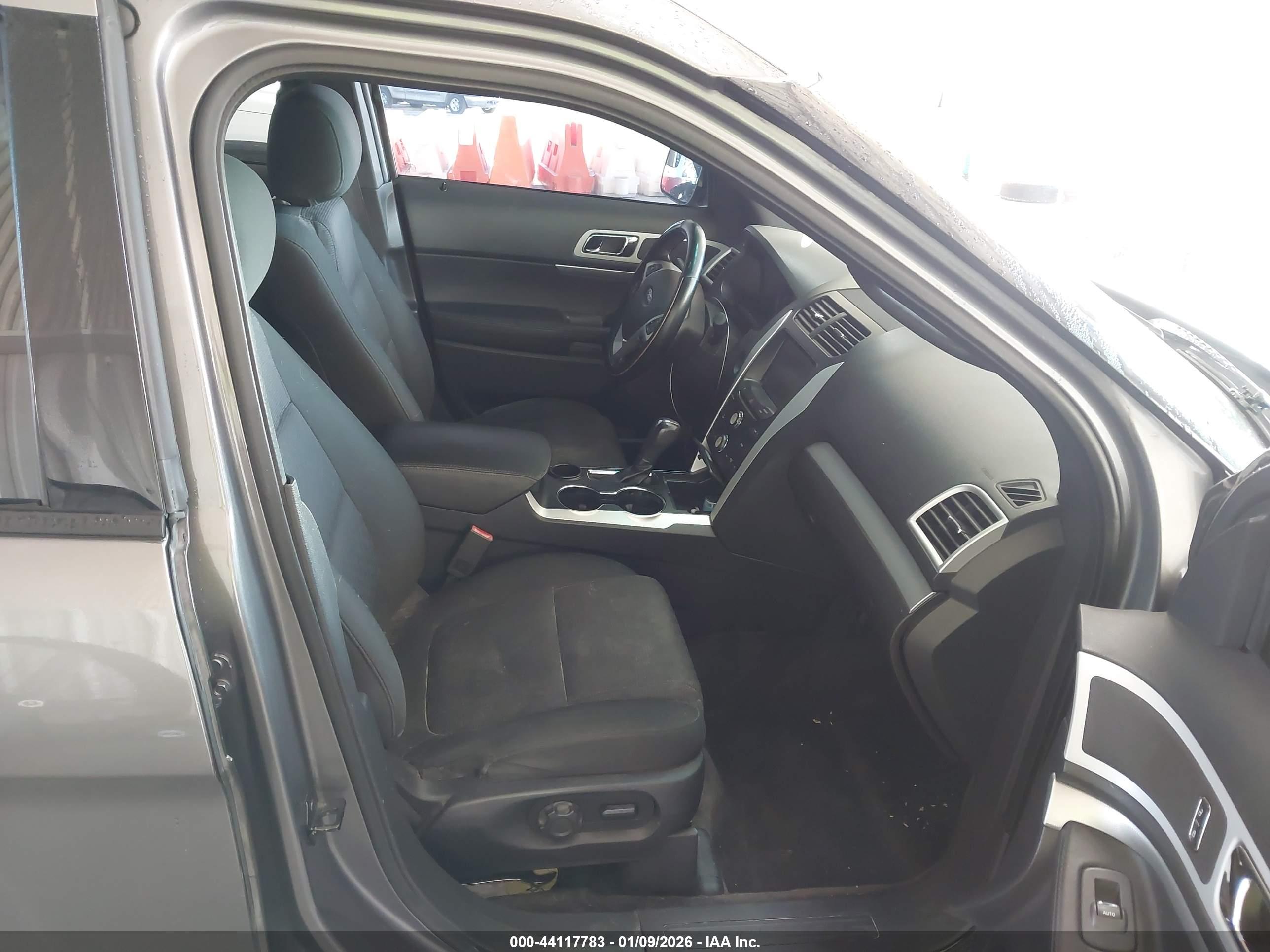 FORD EXPLORER image 5