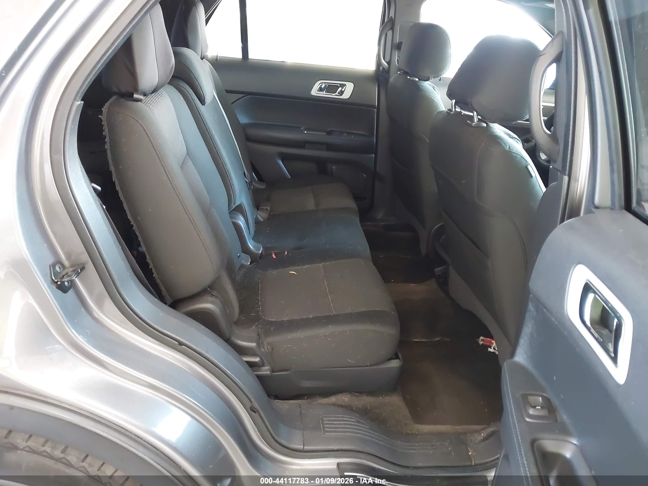 FORD EXPLORER image 8