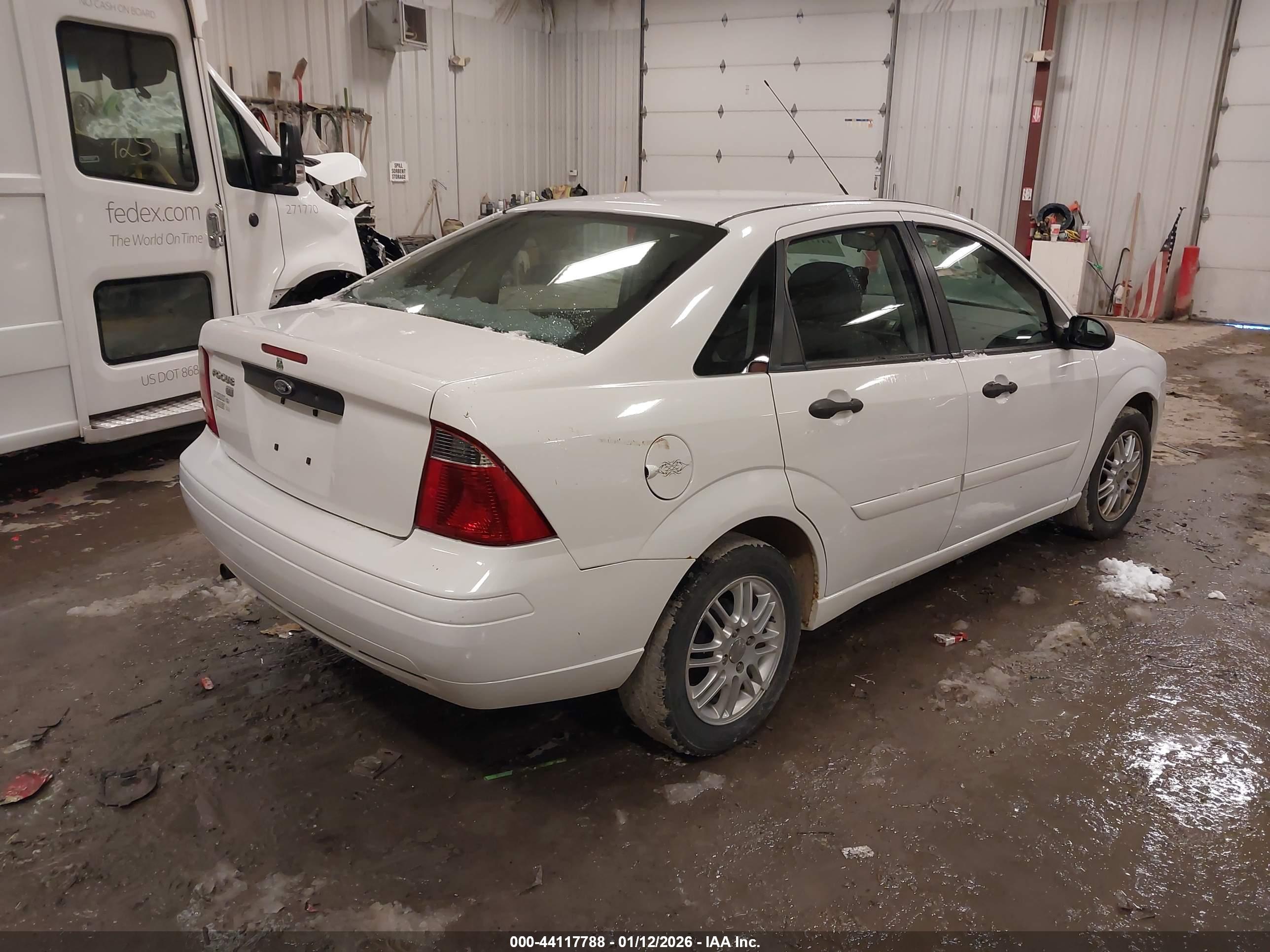 FORD FOCUS image 4