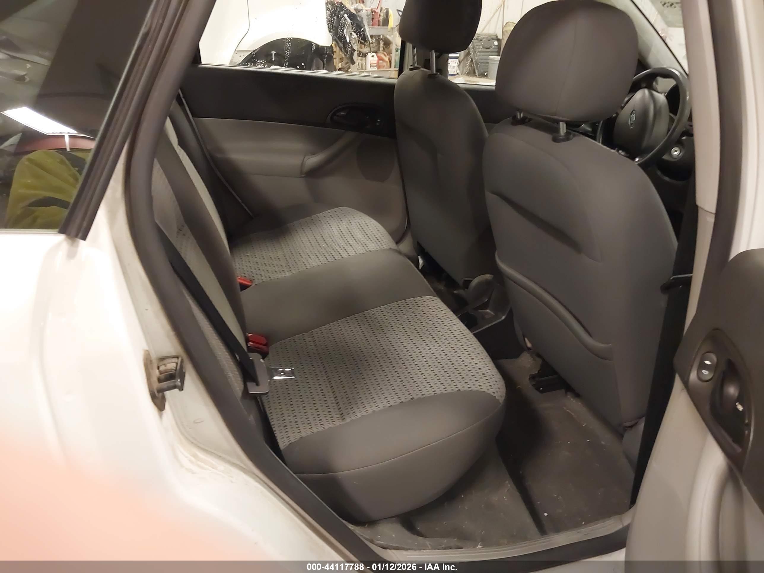 FORD FOCUS image 8