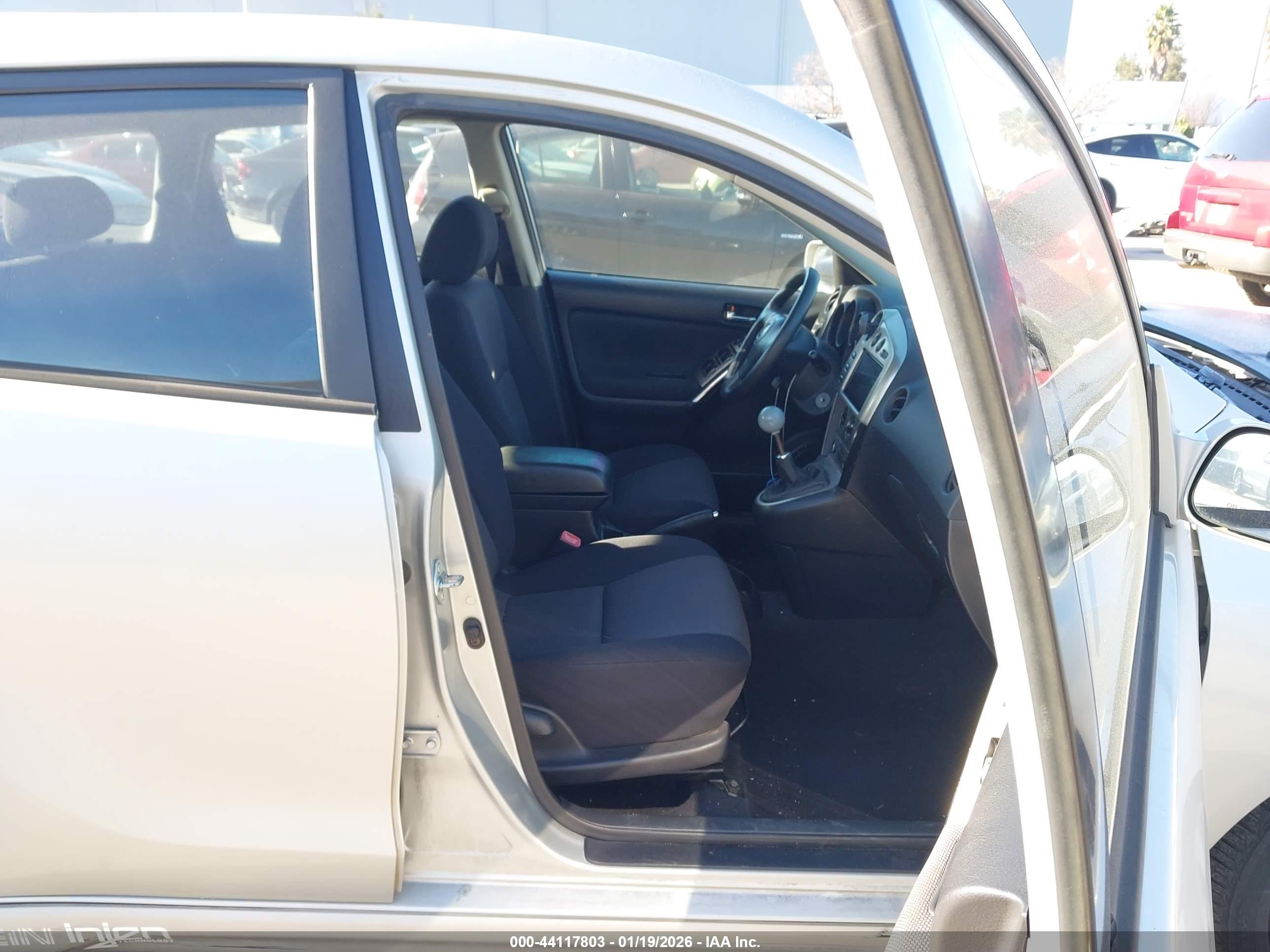 TOYOTA MATRIX image 5