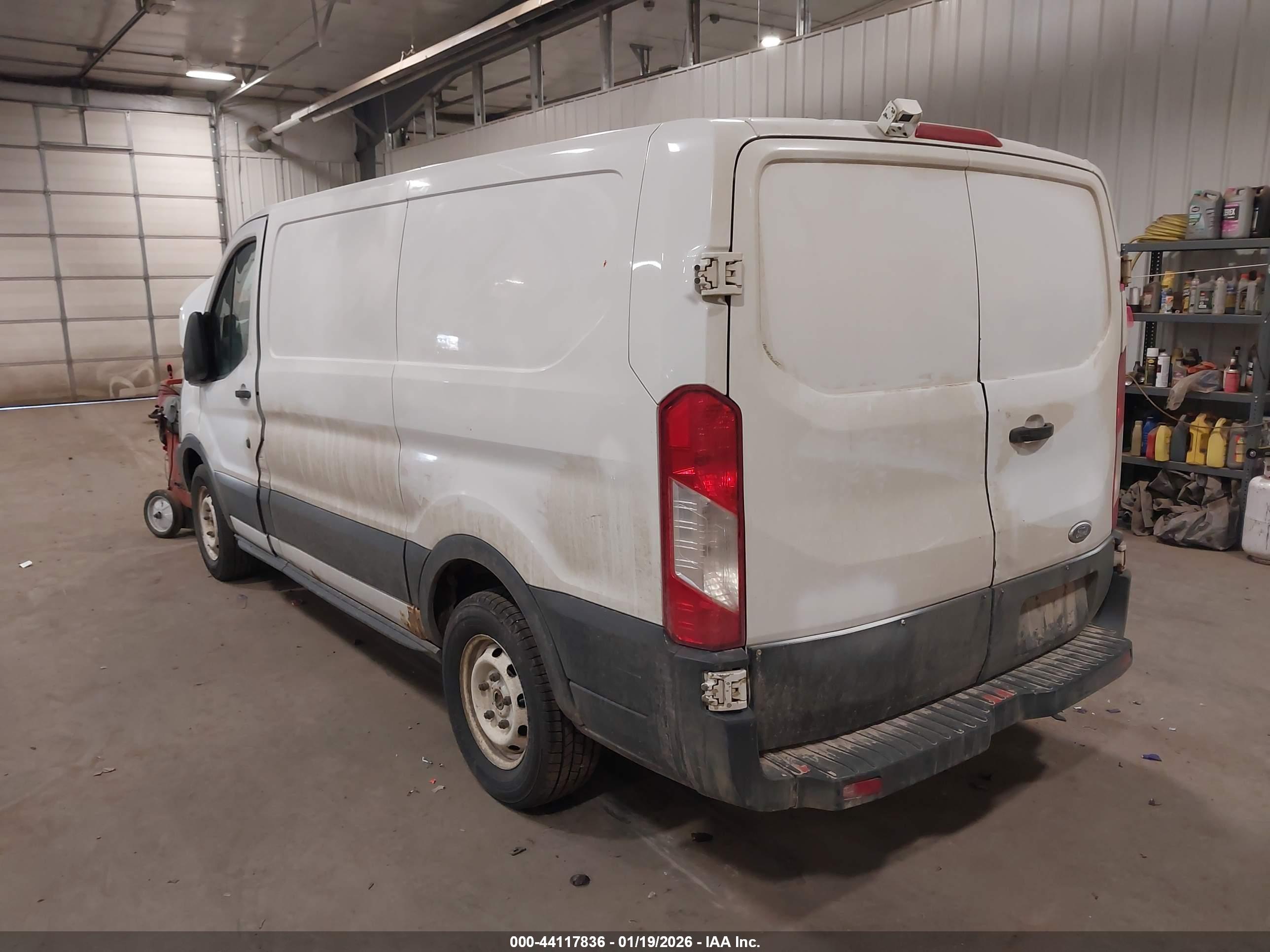 FORD TRANSIT-150 image 3