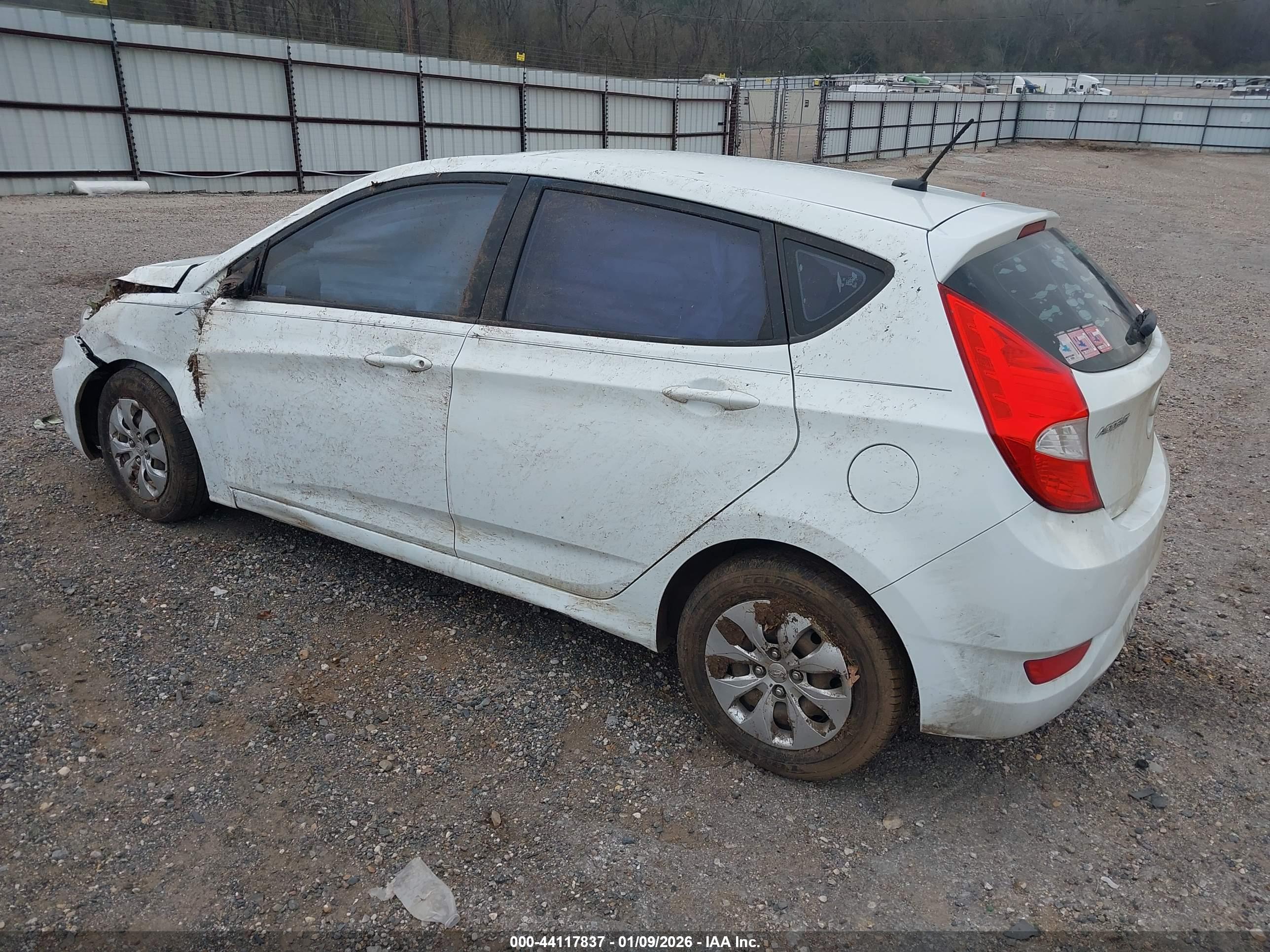 HYUNDAI ACCENT image 3