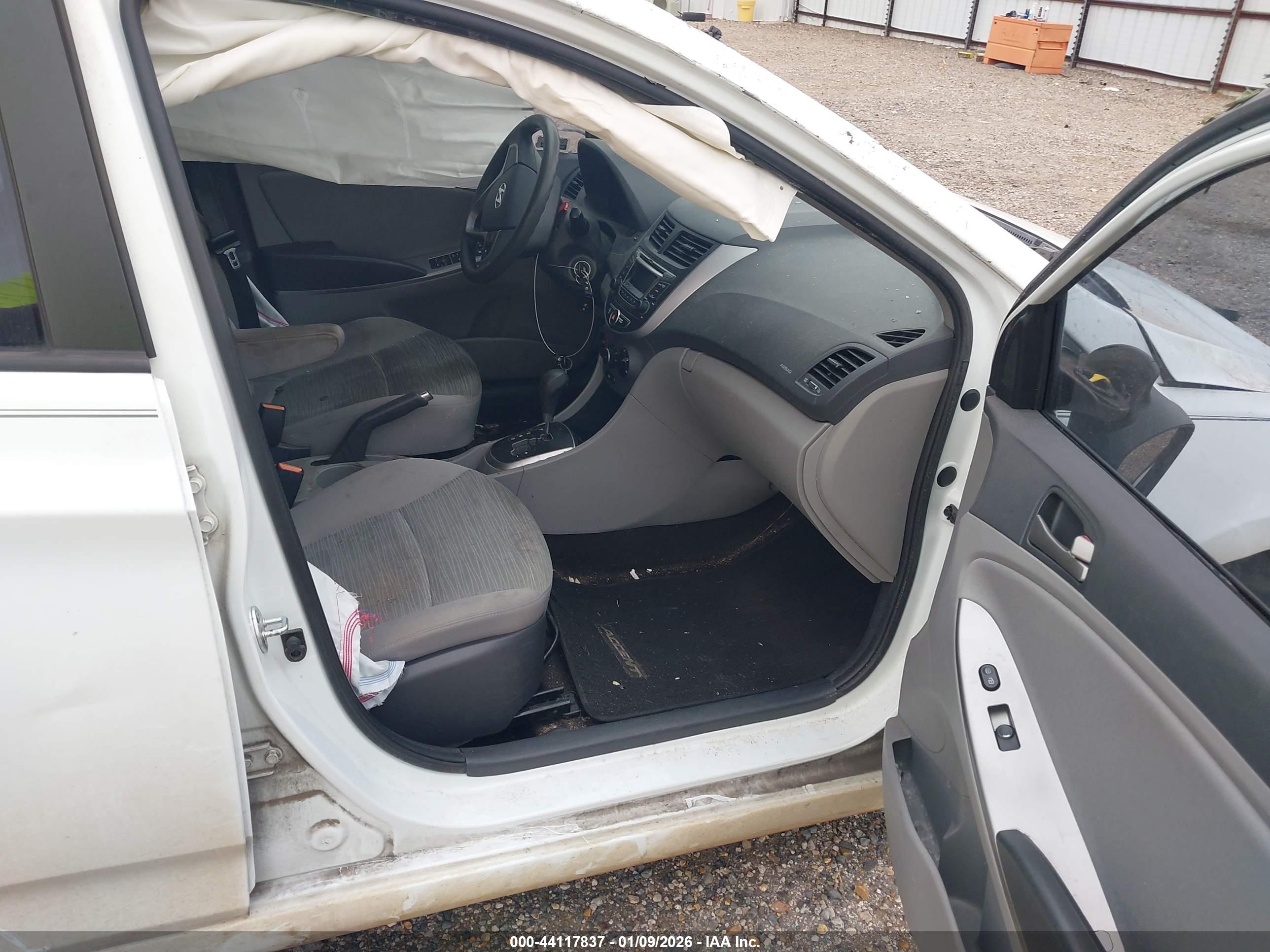 HYUNDAI ACCENT image 5