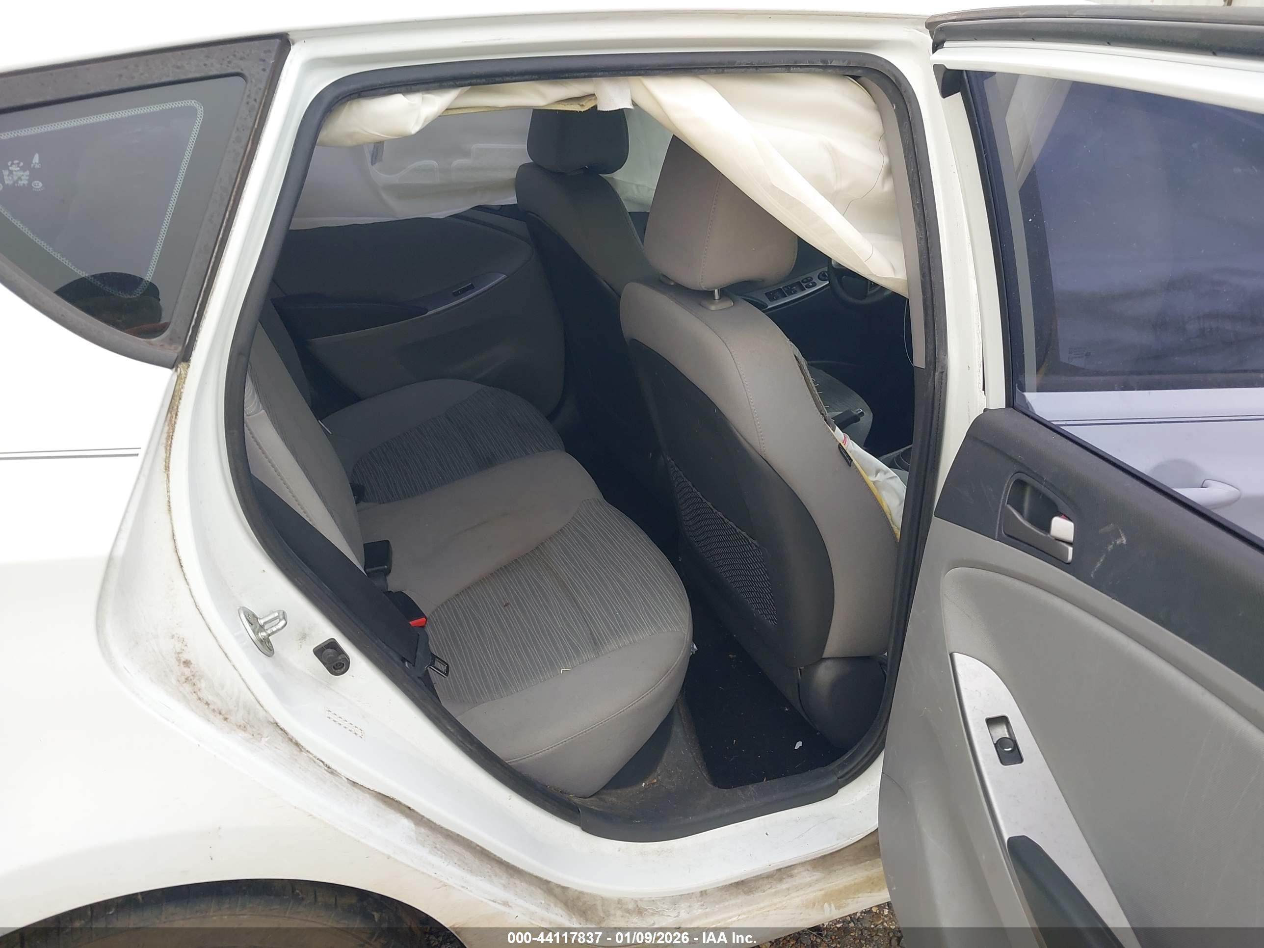 HYUNDAI ACCENT image 8