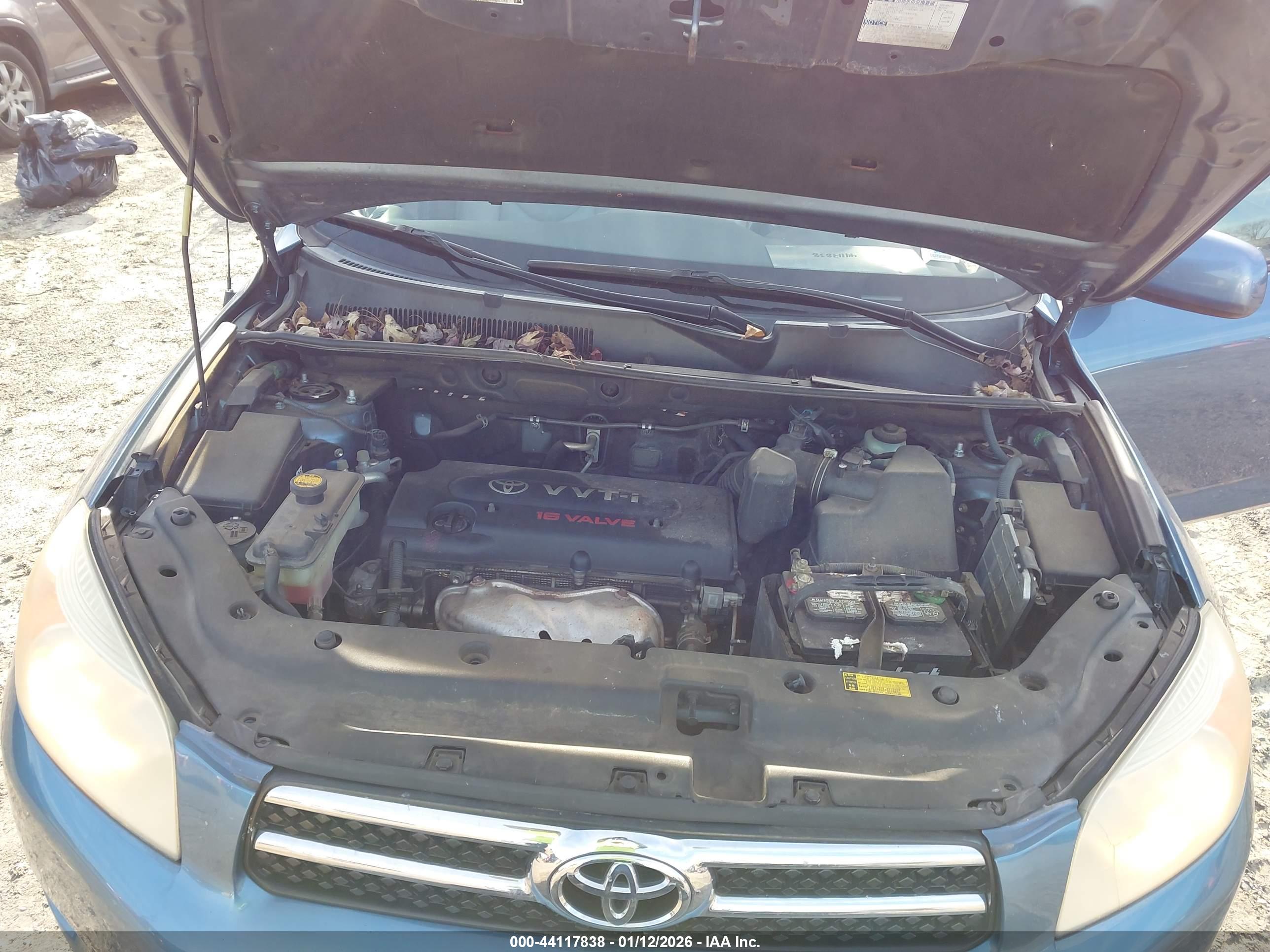 TOYOTA RAV4 image 10