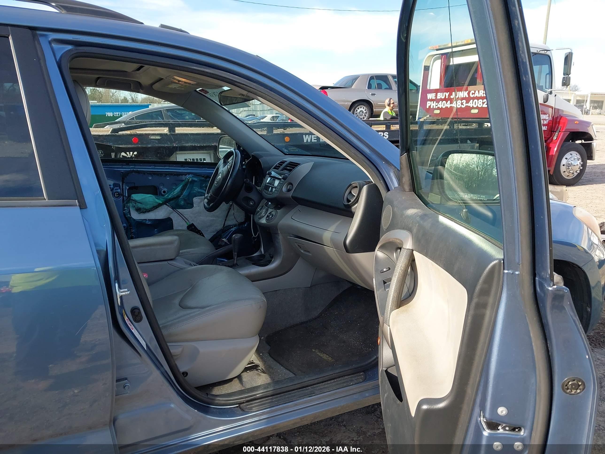 TOYOTA RAV4 image 5