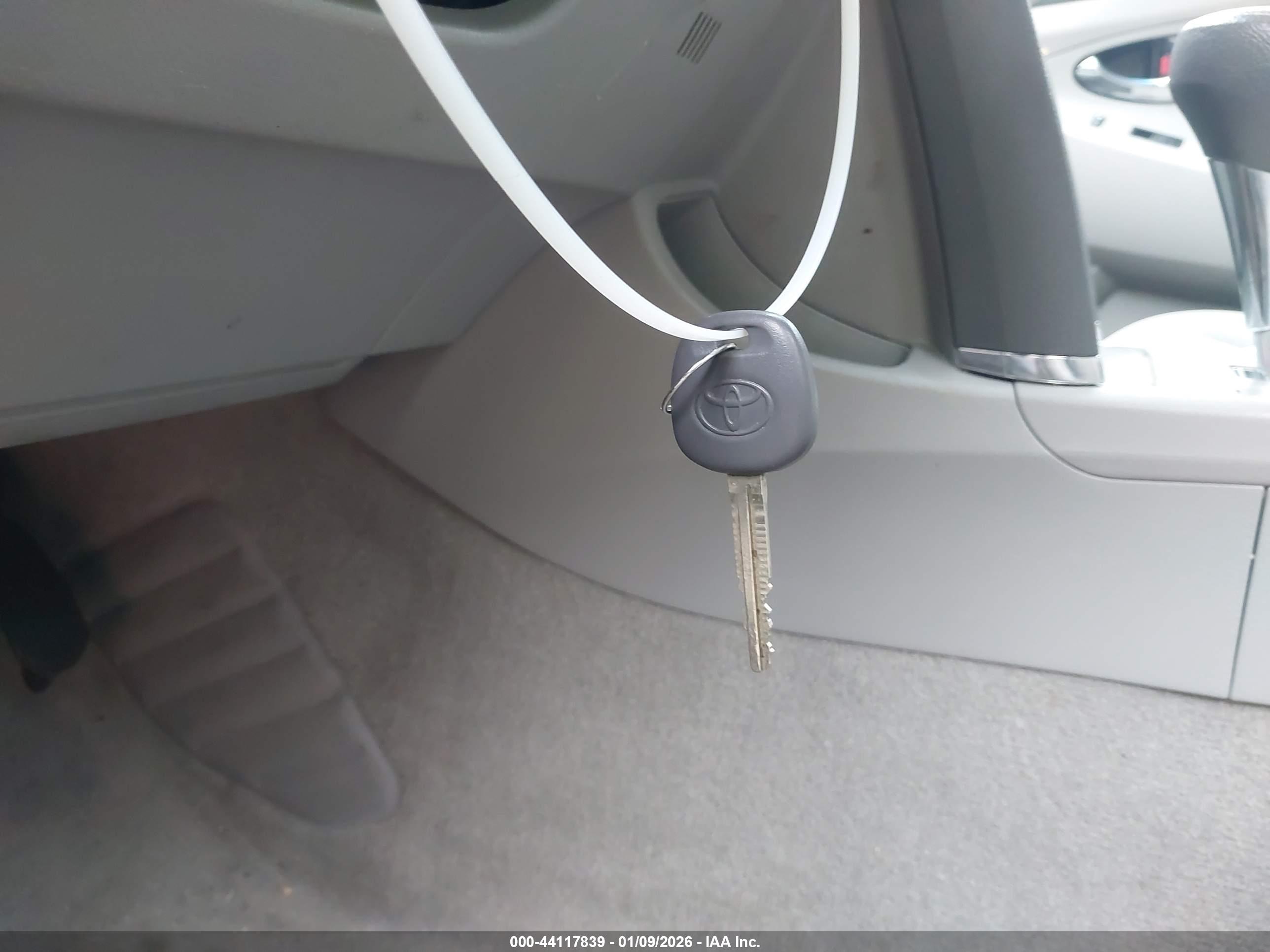 TOYOTA CAMRY image 11