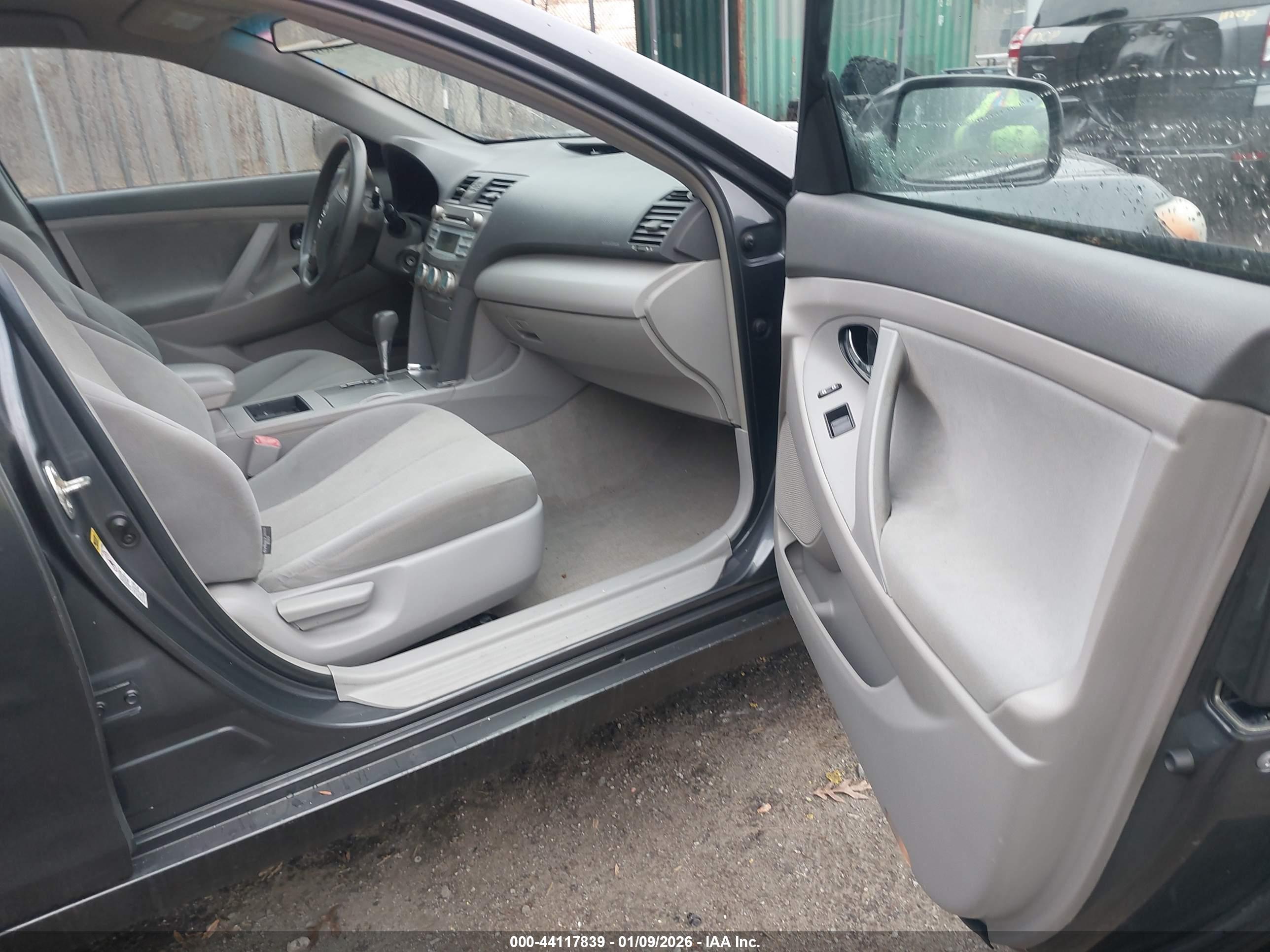 TOYOTA CAMRY image 5